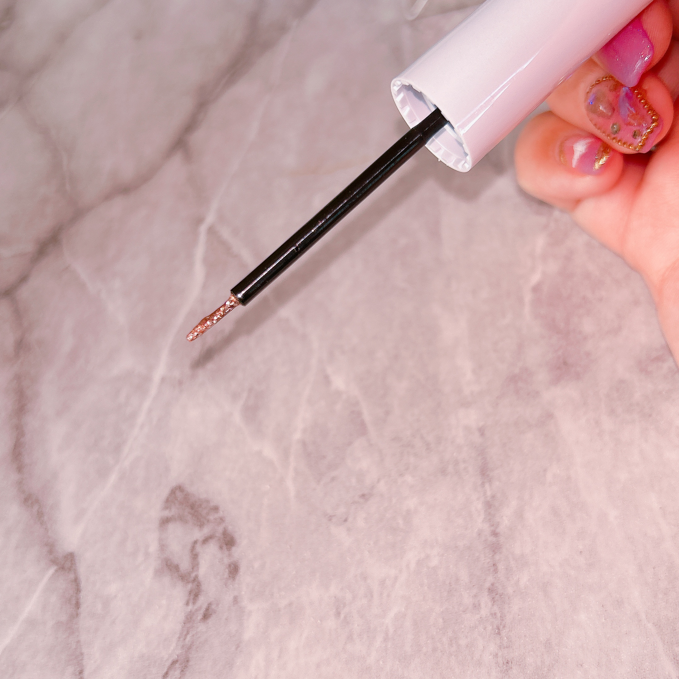 シピシピ グリッター イルミネーションライナー S/CipiCipi/リキッドアイライナーを使ったクチコミ（3枚目）