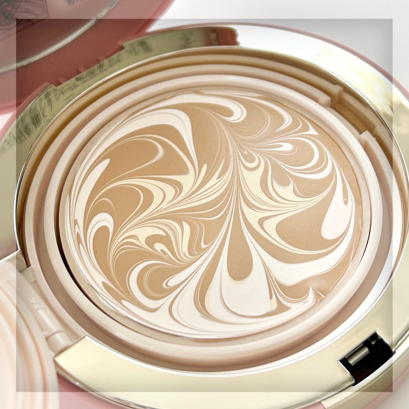 ヴェールヌーディ エッセンスパクトグロウ/AGE20’s/クリーム・エマルジョンファンデーションを使ったクチコミ(5枚目)