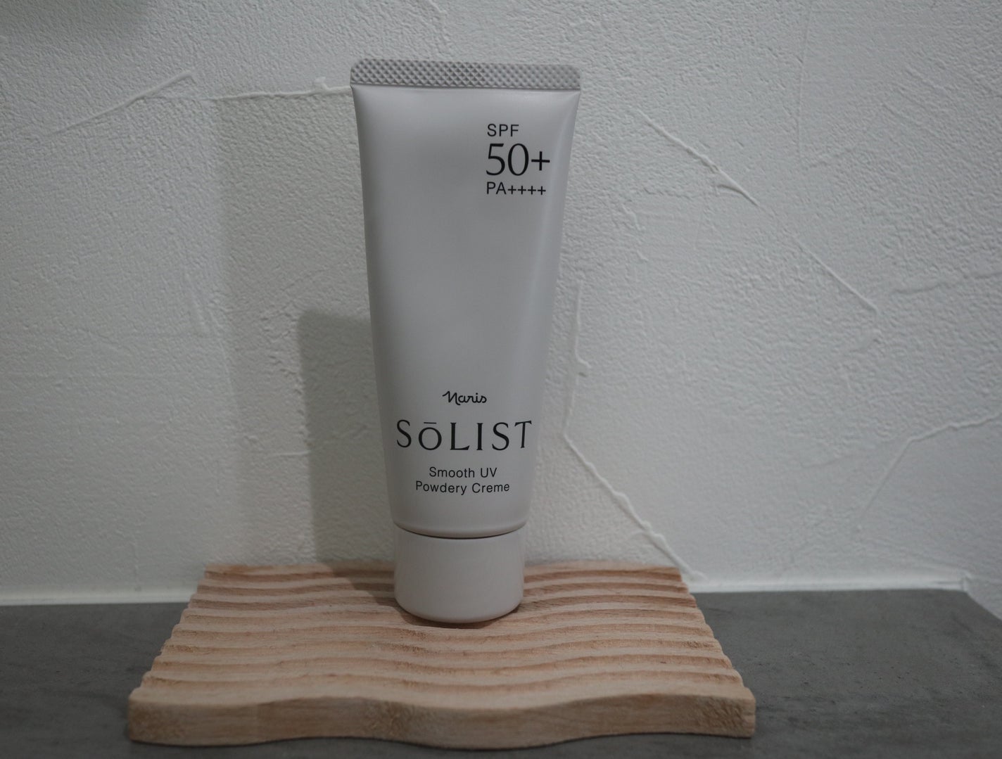 ひびー on LIPS 「クリームなのにパウダーのような日焼け止め。夏は汗で全身ベタつく..」(1枚目)