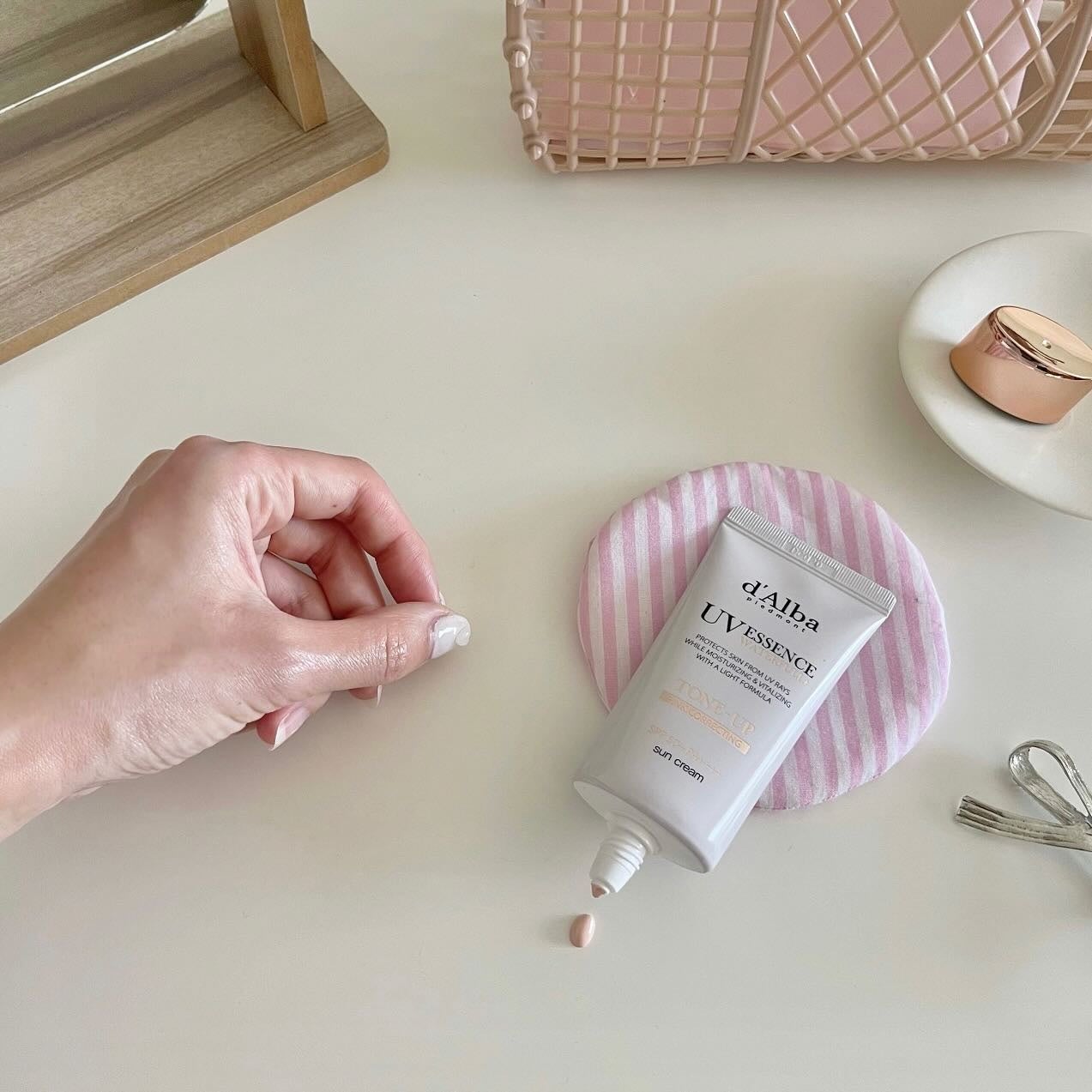 natsu on LIPS 「UVカットと化粧下地が同時にできちゃう優れもの🧴今回pinkの..」(3枚目)