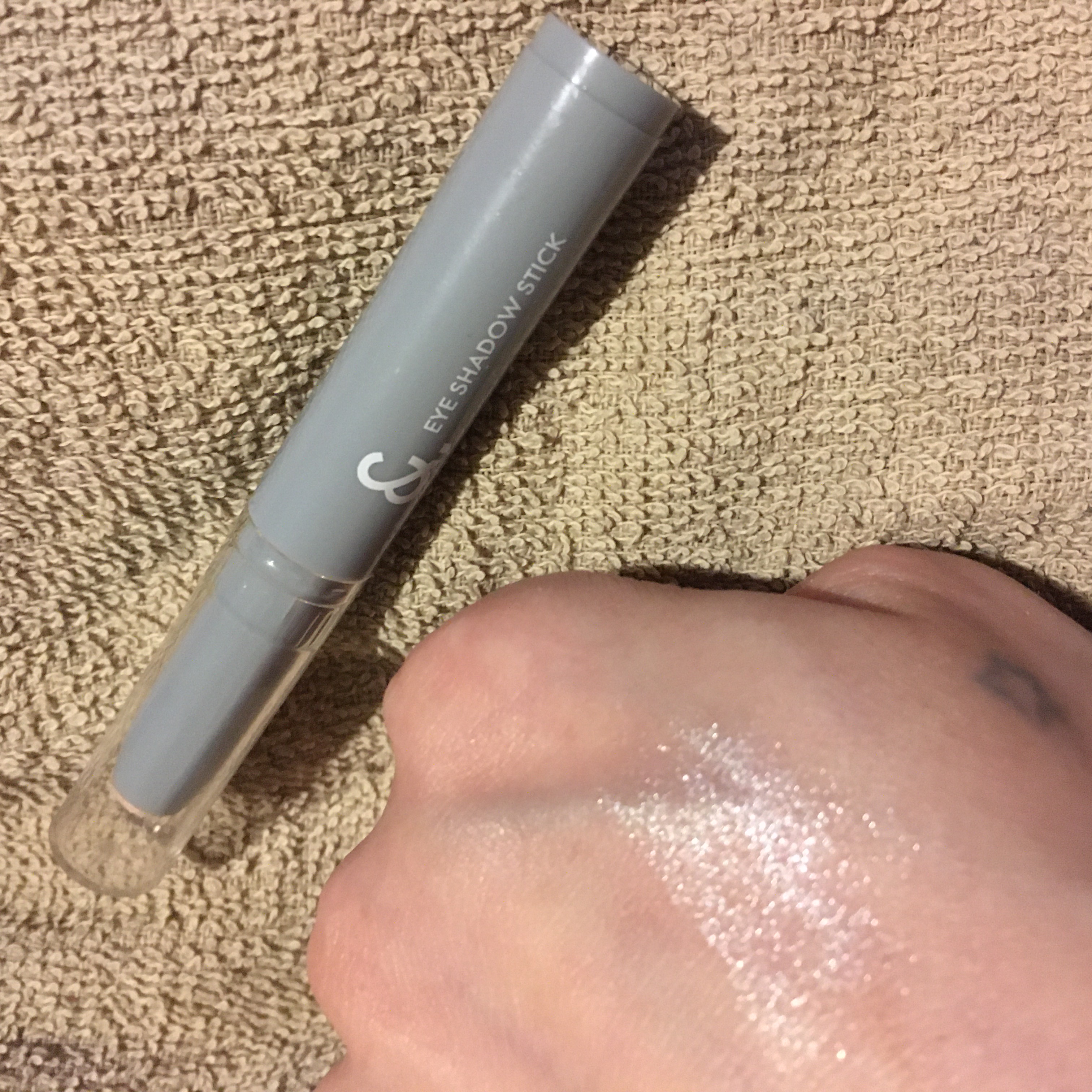 &.アイシャドウスティック/DAISO/スティックアイシャドウを使ったクチコミ（1枚目）