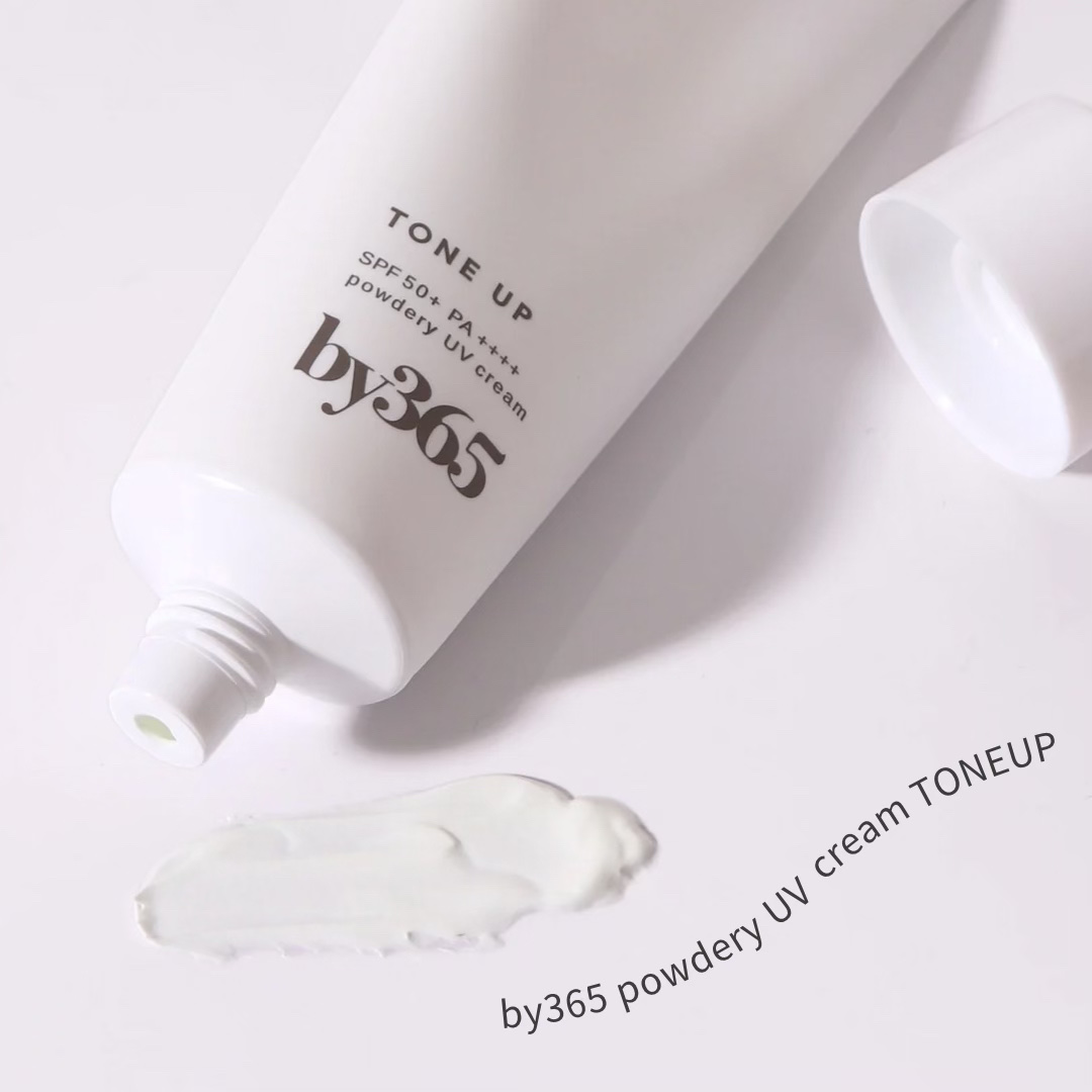 ベスコスも多数受賞しているUVからトーンアップタイプが登場💘

▶︎by365
パウダリーUVクリーム トーンアップ
SPF50+・PA++++
60g ¥990(税込)

この日焼け止めはぽてっと水感のある不思議なテクスチャー。
でも肌