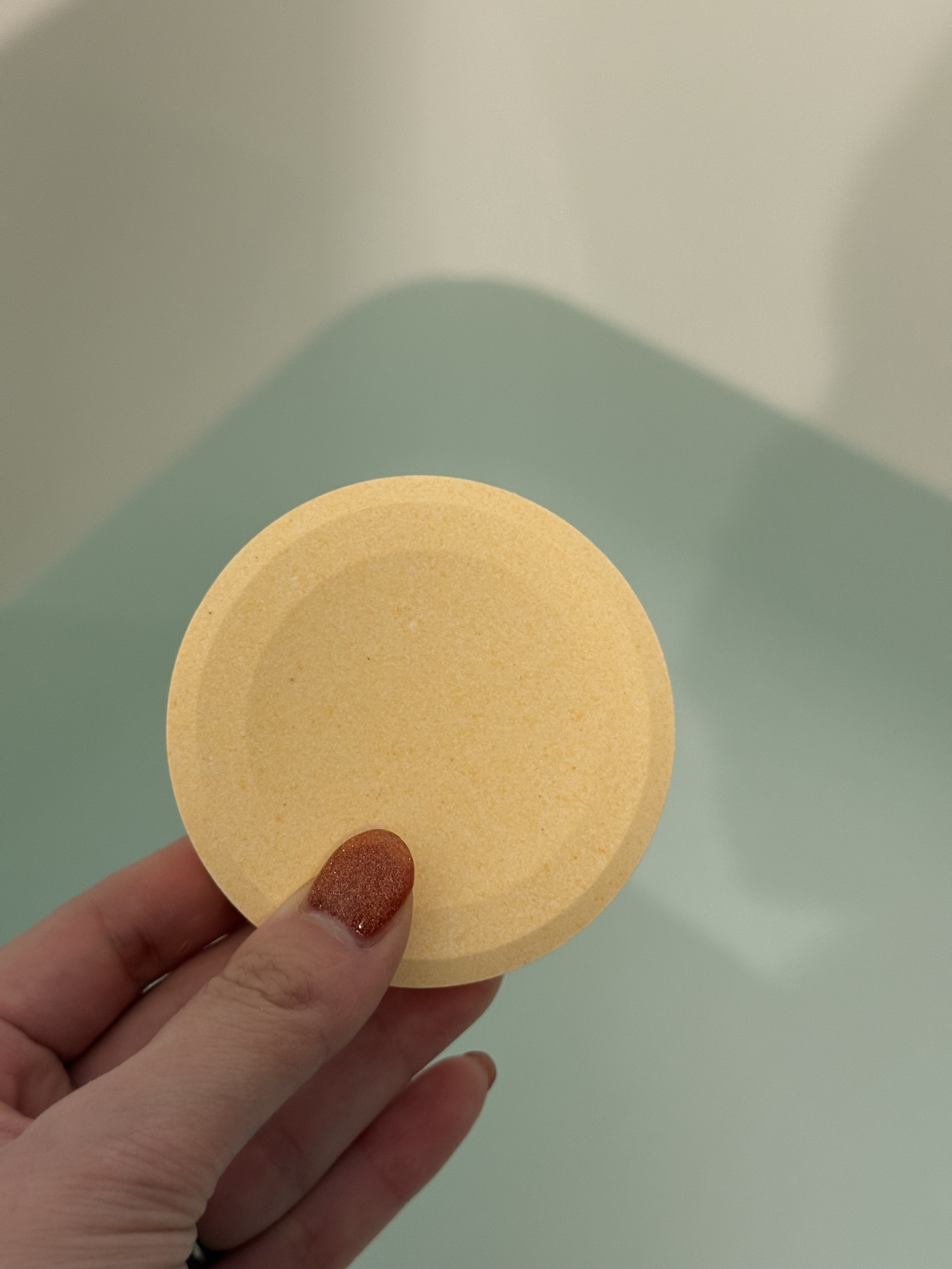 温泡 温泡 デカまる ウォームウッドハーブの香りのクチコミ「その疲れに本気の一錠✨

温泡 デカまる 
エナジーシトラスジンジャーの香り
ウォームウッドハ.....」（3枚目）