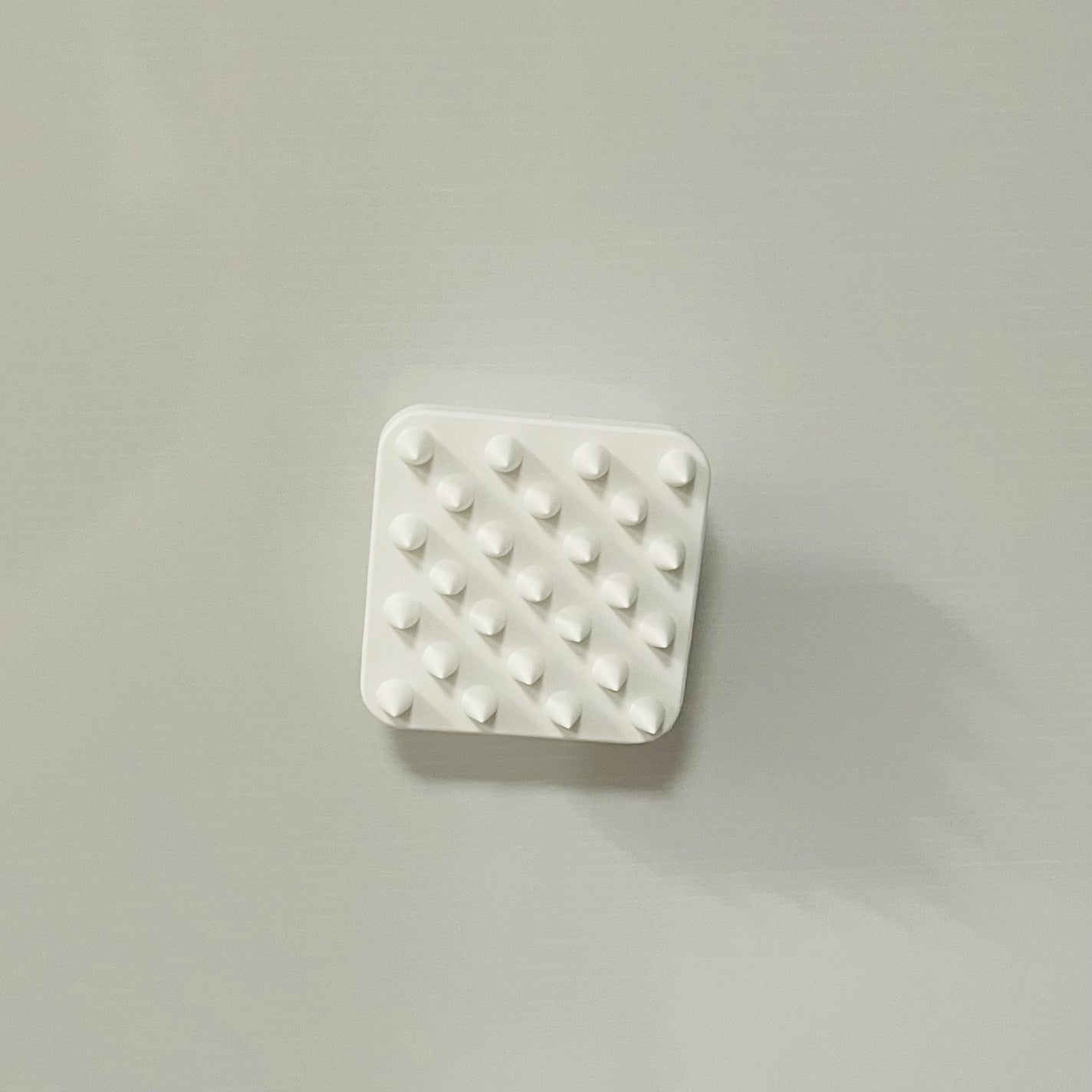 マグネット頭皮マッサージブラシ タワー/山崎実業/スカルプブラシを使ったクチコミ(4枚目)