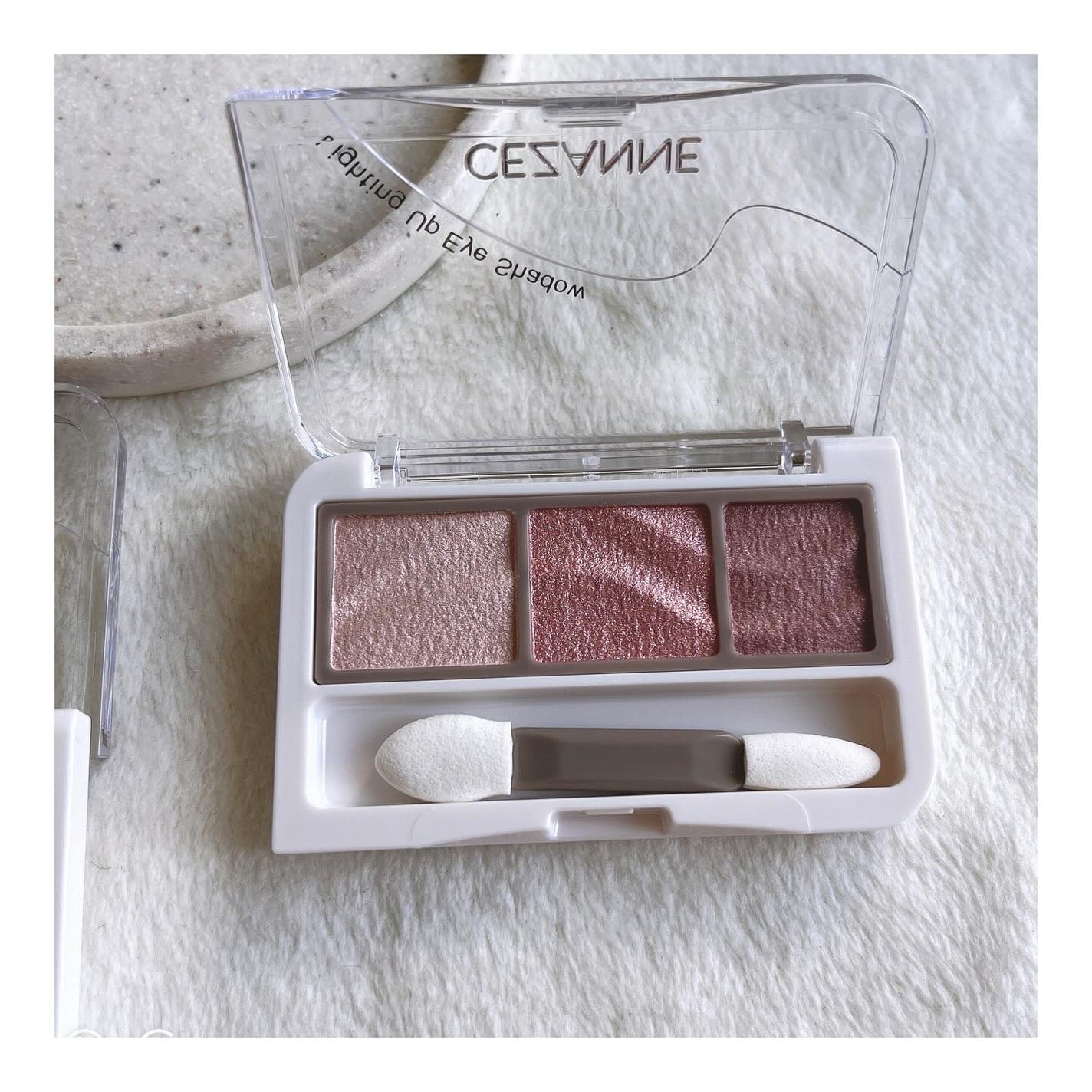 ライティングアップアイシャドウ/CEZANNE/アイシャドウを使ったクチコミ(2枚目)