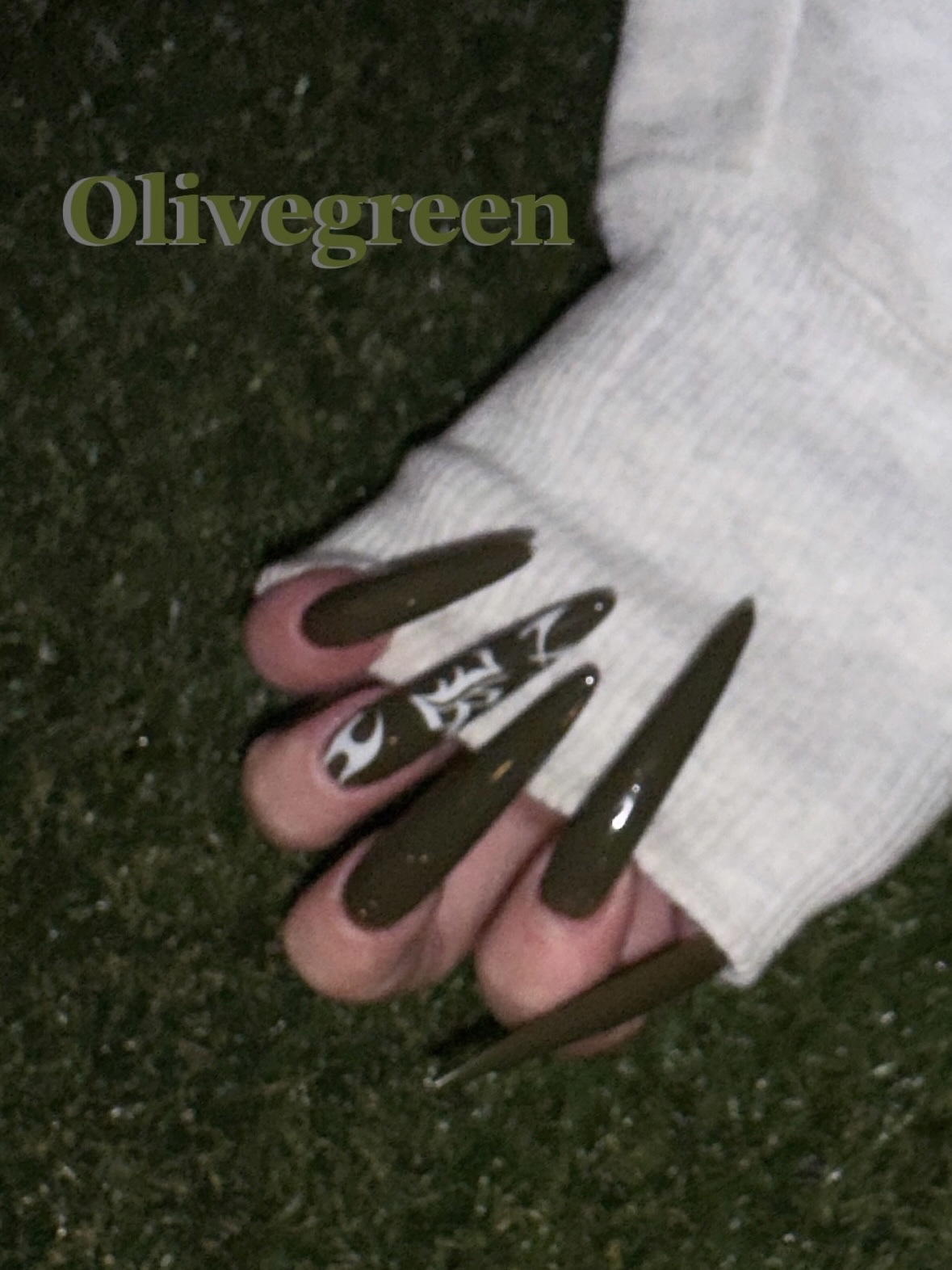 #ロングネイル,#スーパーロングネイル,#シンプルネイル,#セルフネイル,#イニシャルネイルのネイルデザイン