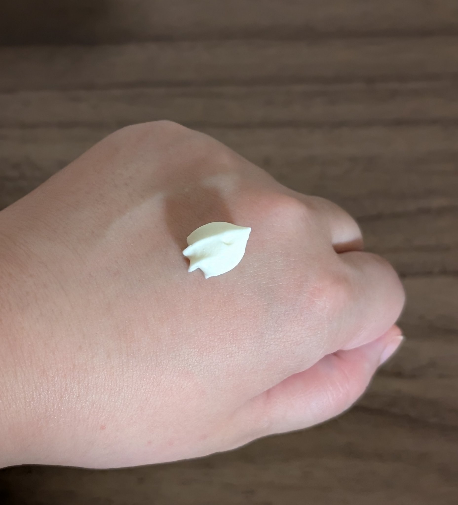 アクアリッチ エアリーホールドクリーム（呼吸感ベールUV）/ビオレ/日焼け止めクリームを使ったクチコミ（2枚目）