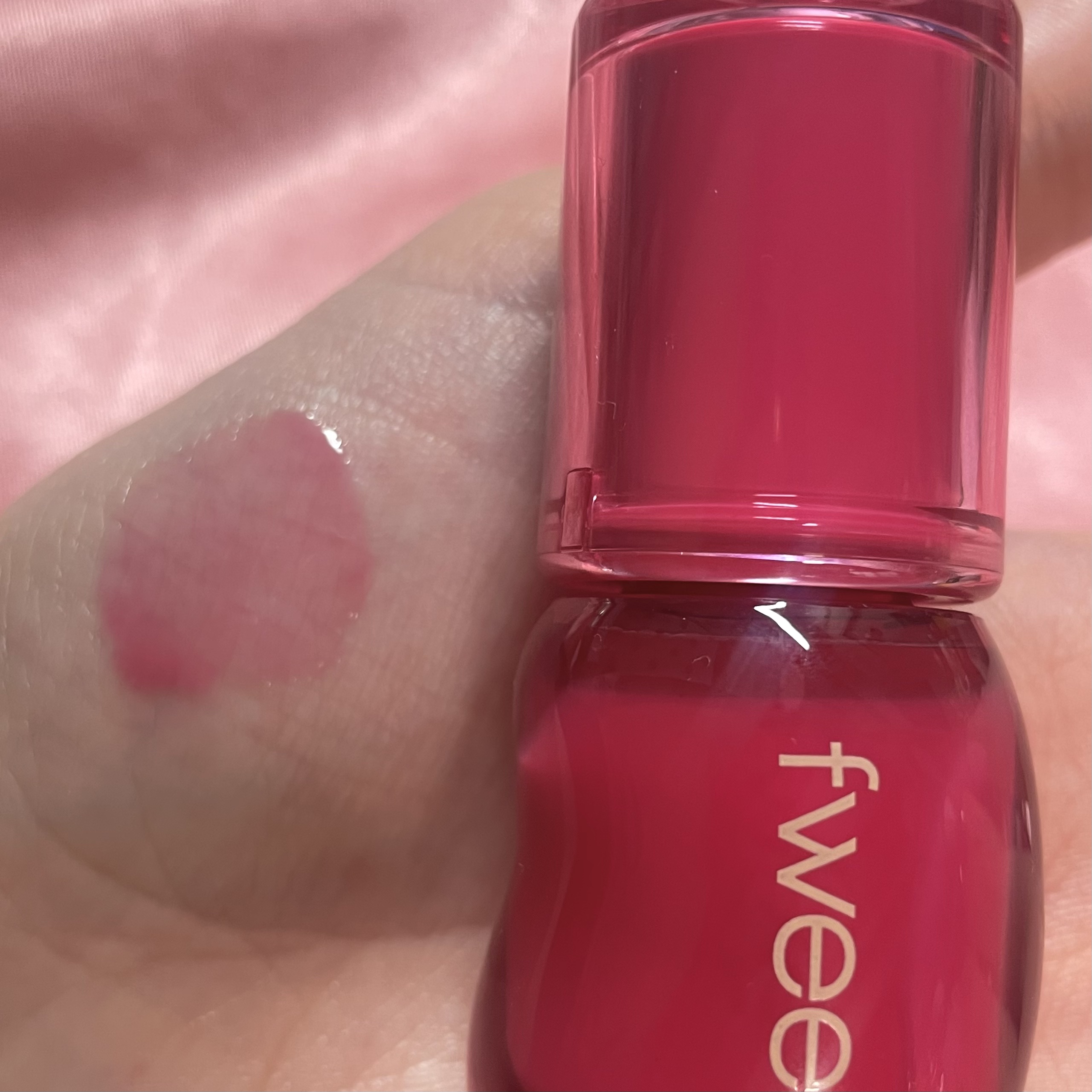 フィー 3Dボリューミンググロス/fwee/リップグロスを使ったクチコミ（2枚目）