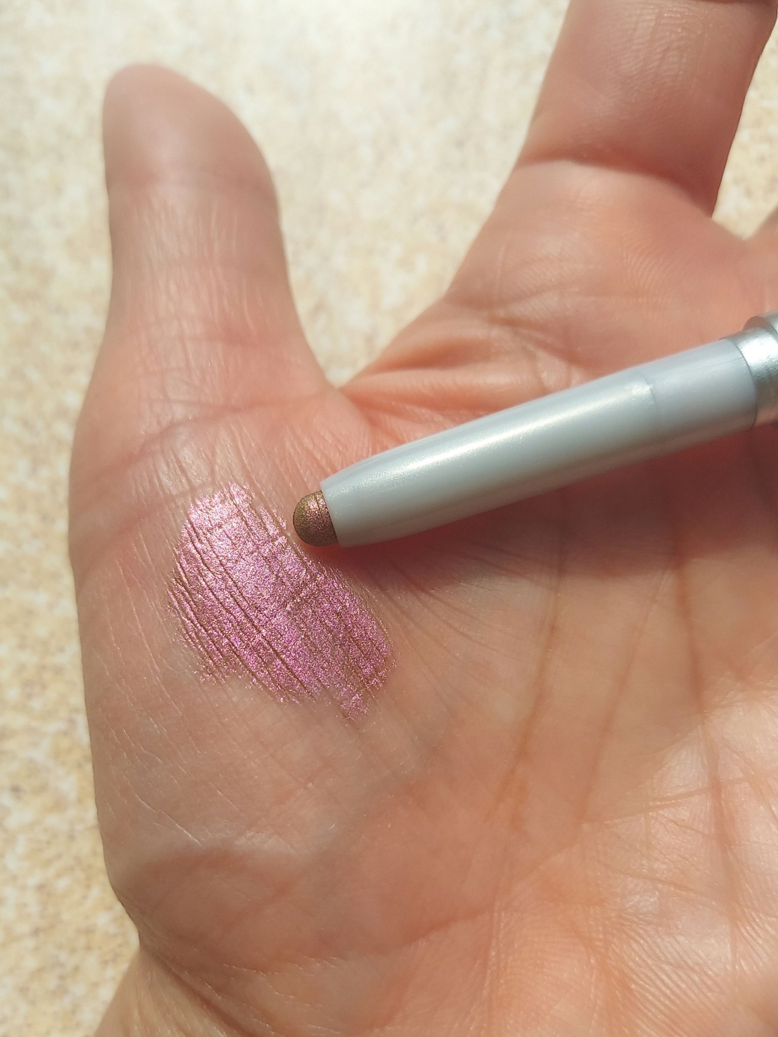 グリッツロングウェアスティックシャドウ/wakemake/パウダーアイシャドウを使ったクチコミ（2枚目）