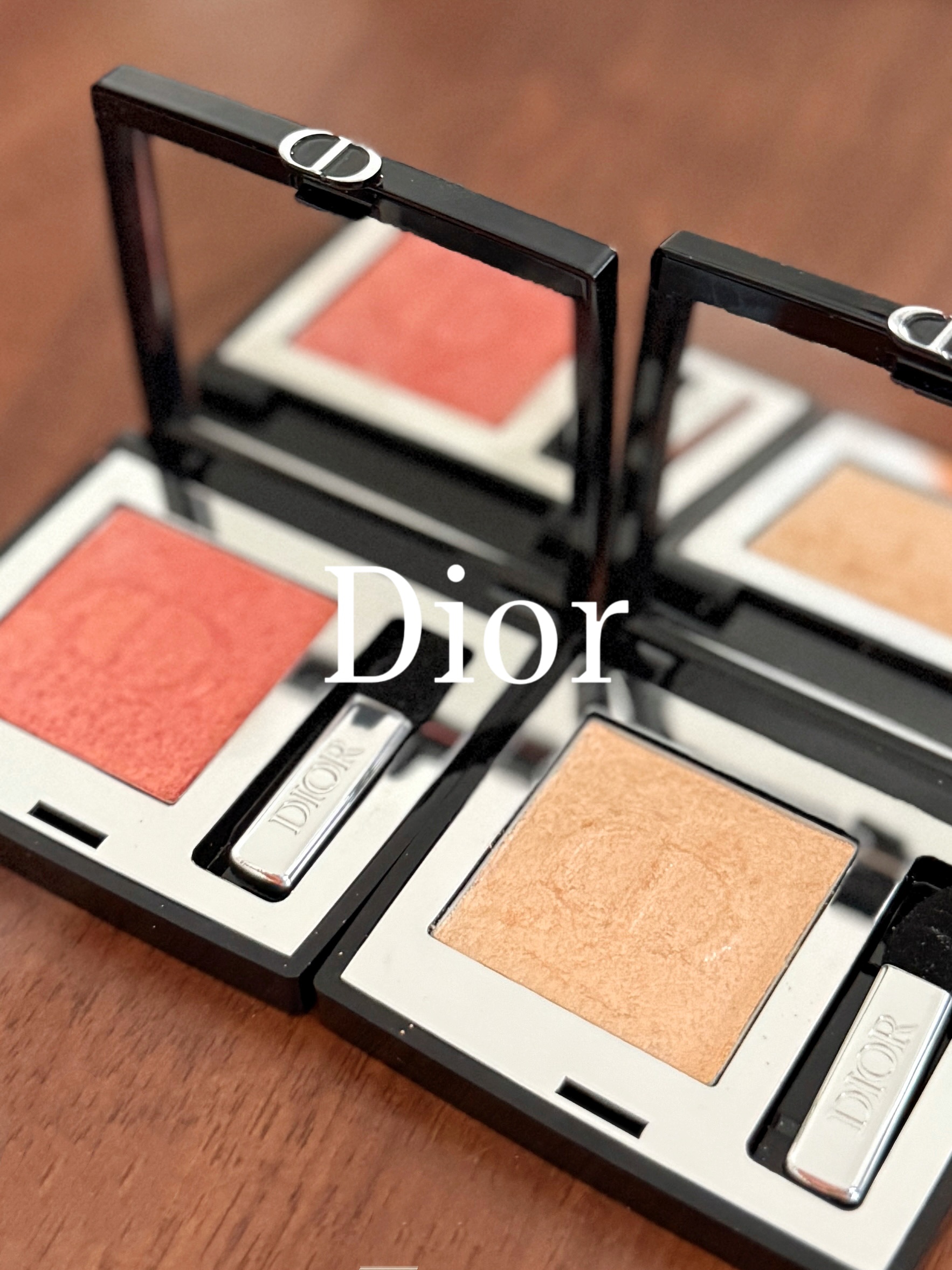 程よい煌めきの大人シャドウ

コーラルルックは涙袋に
アンバースターは瞼全体に薄く仕込んでます

発色強すぎずギャルにならずで有難い。

#春コスメ購入品レポ 
#単色シャドウ
#デパコス 
#イエベ春 

Diorディオールショウ モノ 