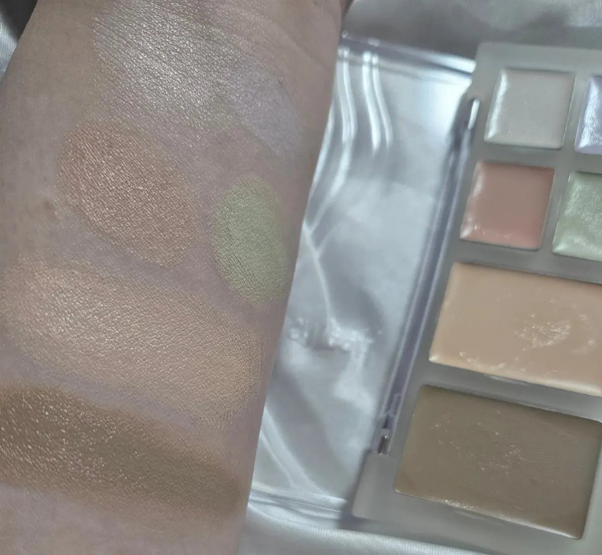 ブリージングコンシーラーパレット/Healus/パレットコンシーラーを使ったクチコミ（3枚目）
