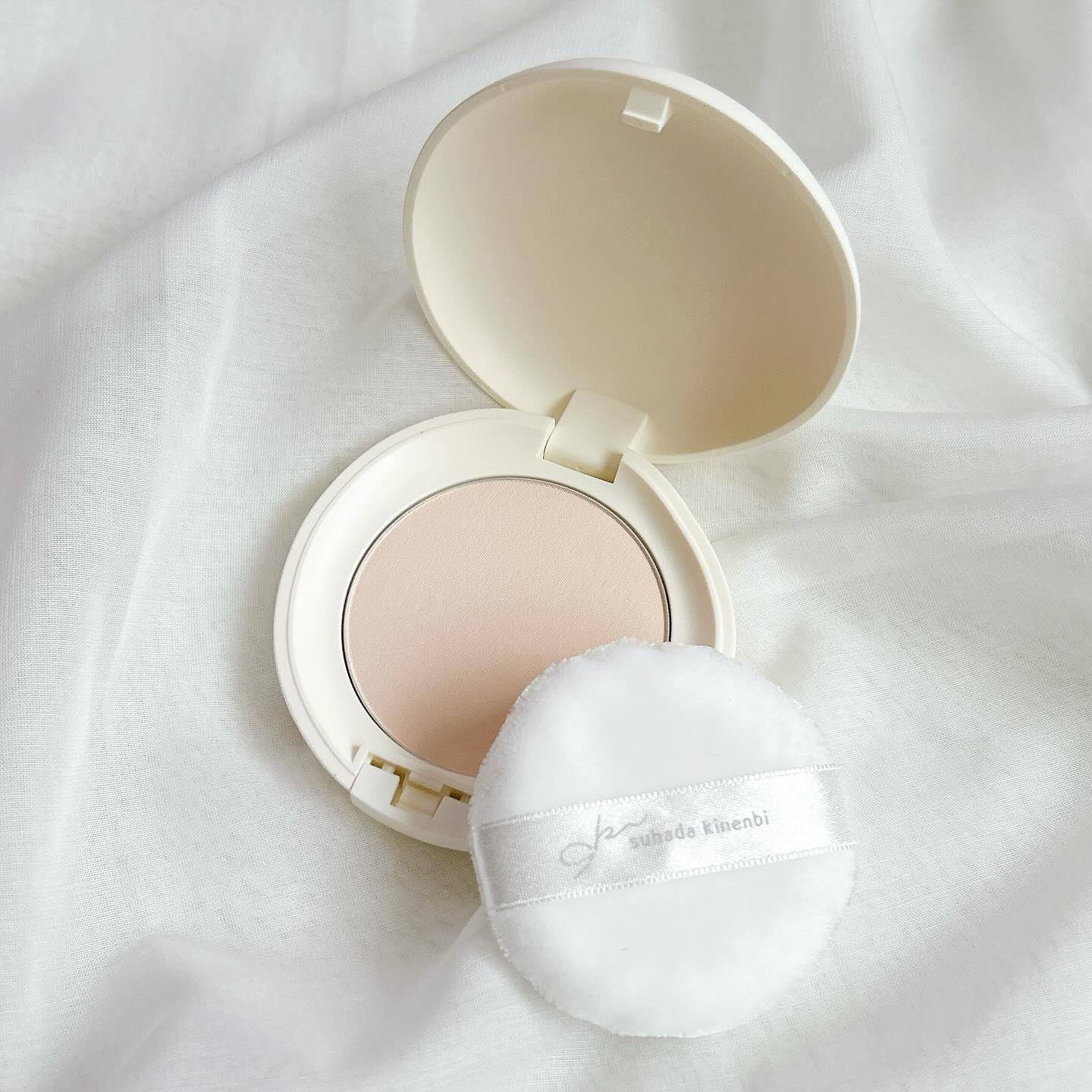 サナ 素肌記念日 薬用スキンケアパウダー ACホワイト【医薬部外品】/素肌記念日/プレストパウダーを使ったクチコミ（2枚目）