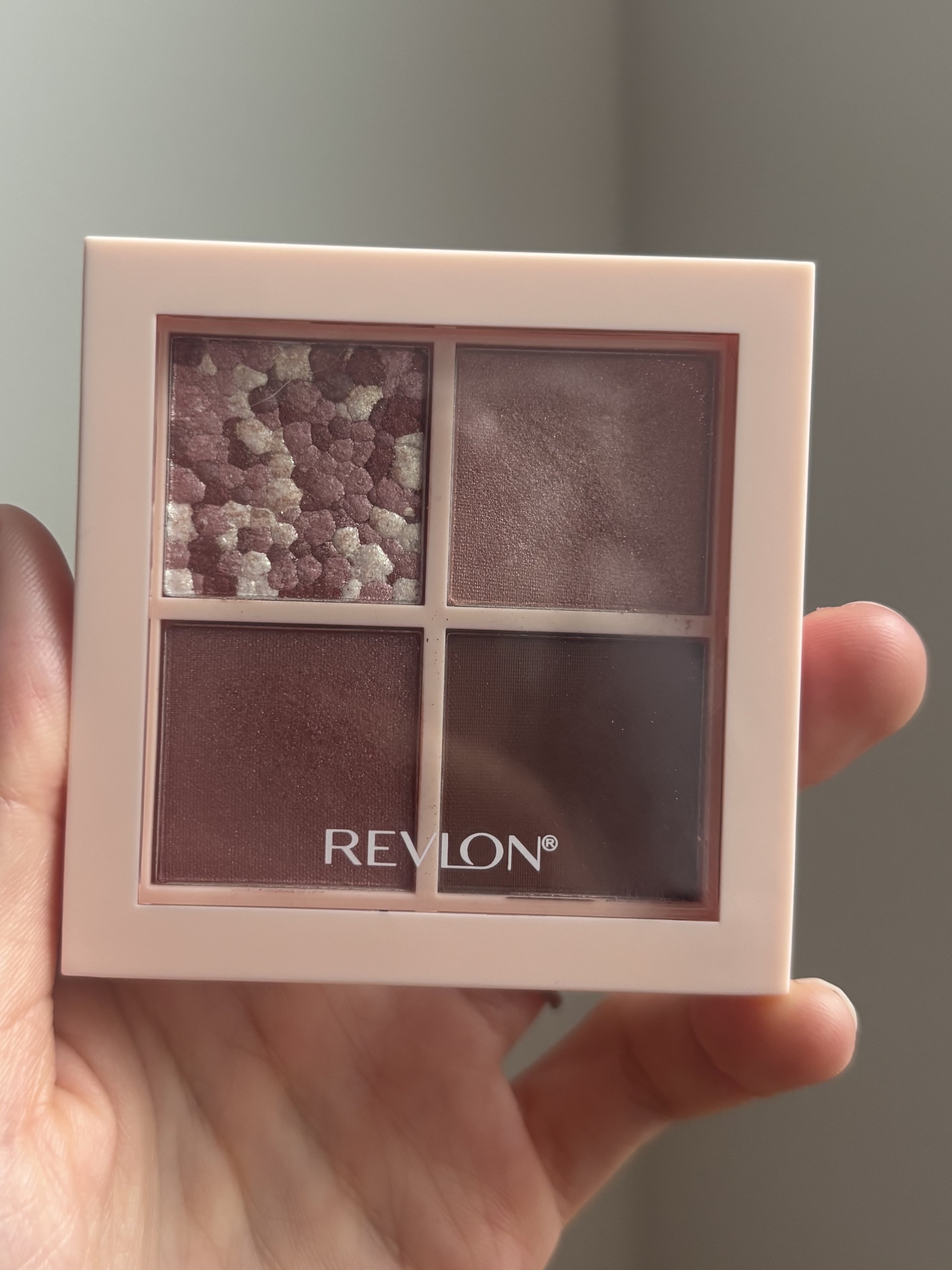 レブロン ダズル アイシャドウ クアッド/REVLON/アイシャドウパレットを使ったクチコミ（1枚目）