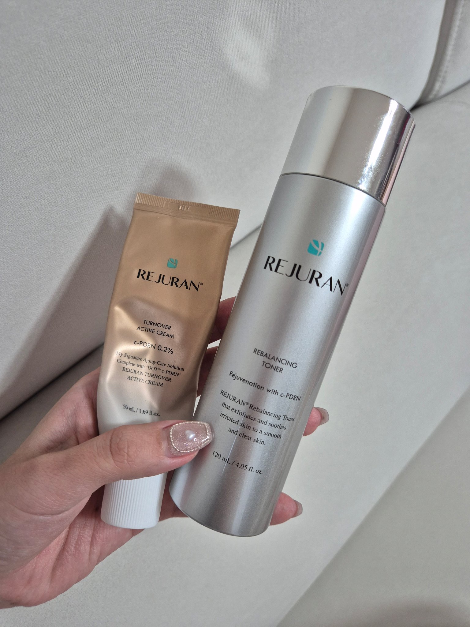 艶でて肌荒れしない最強の組み合わせ🥹
リジュランはオリヤンよりオンライン免税店で買うのが安いので、
一時帰国する時など空港利用する時にまとめて買ってます…！

トナーのほうは匂いがあるから好き嫌いあるかもだけど、
クリームは無臭で伸びがよ