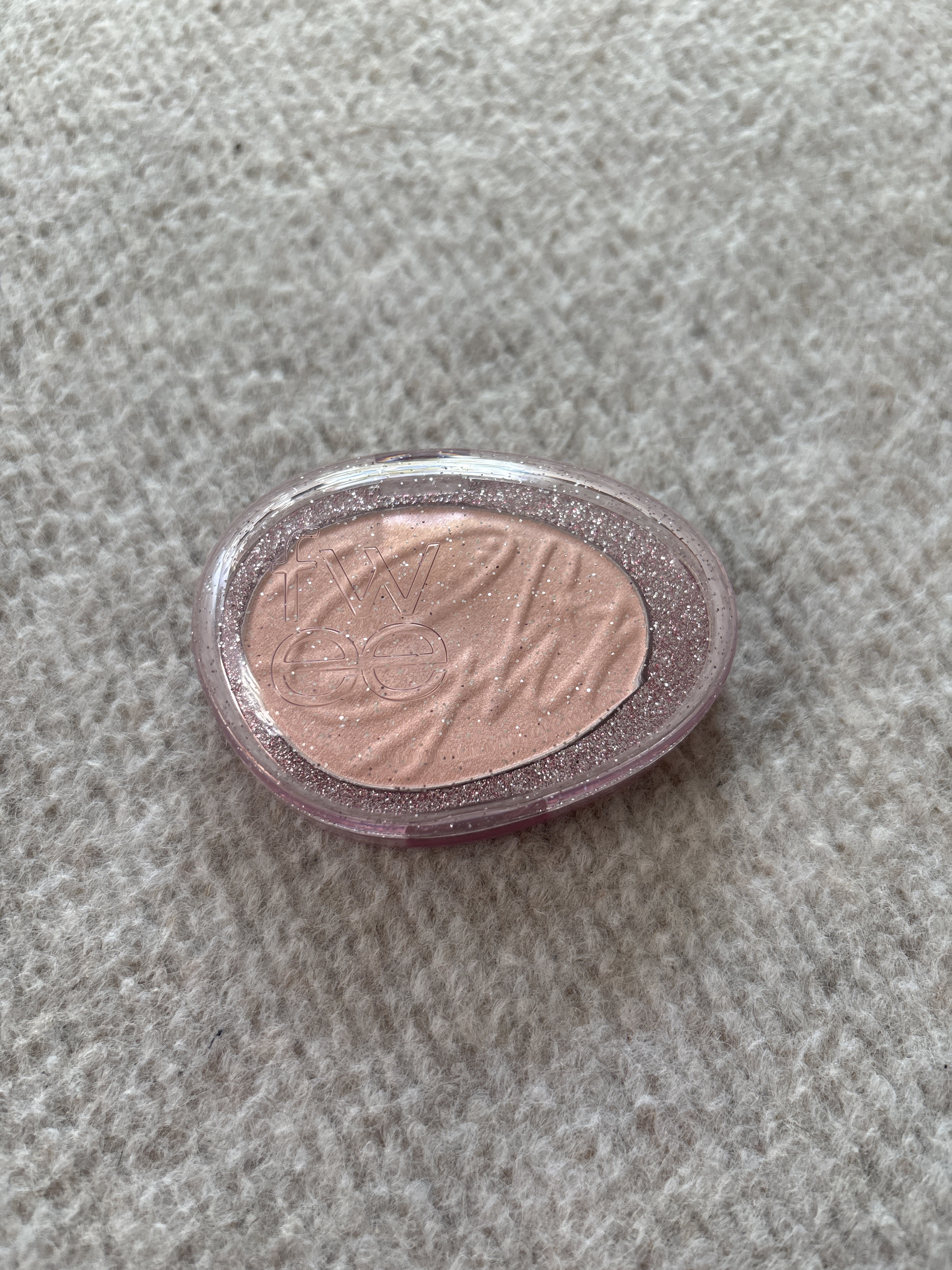 フィー グリッツストーンハイライター/fwee/パウダーハイライトを使ったクチコミ（1枚目）