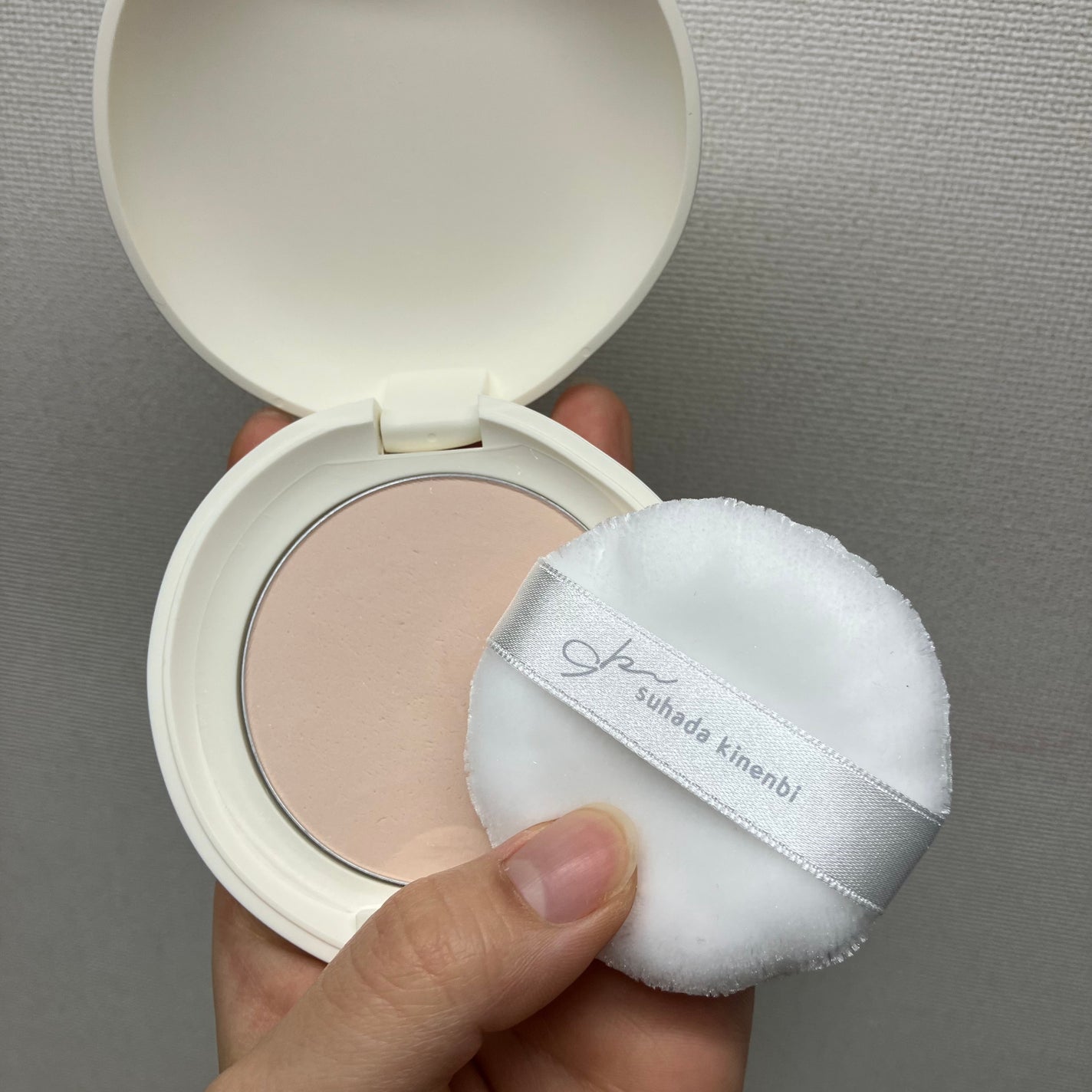 サナ 素肌記念日 薬用スキンケアパウダー ACホワイト【医薬部外品】/素肌記念日/プレストパウダーを使ったクチコミ(2枚目)