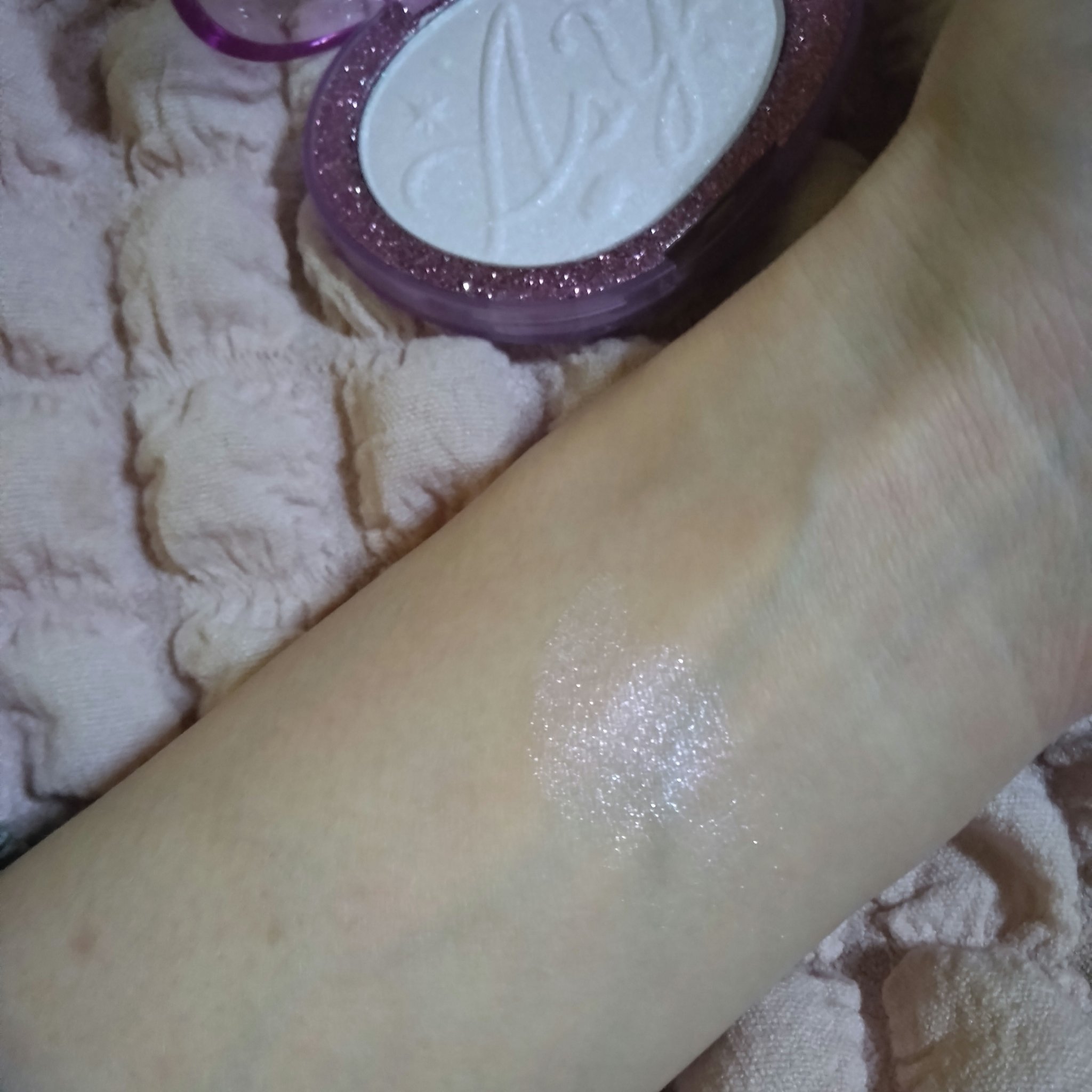 フィー グリッツストーンハイライター/fwee/パウダーハイライトを使ったクチコミ（3枚目）