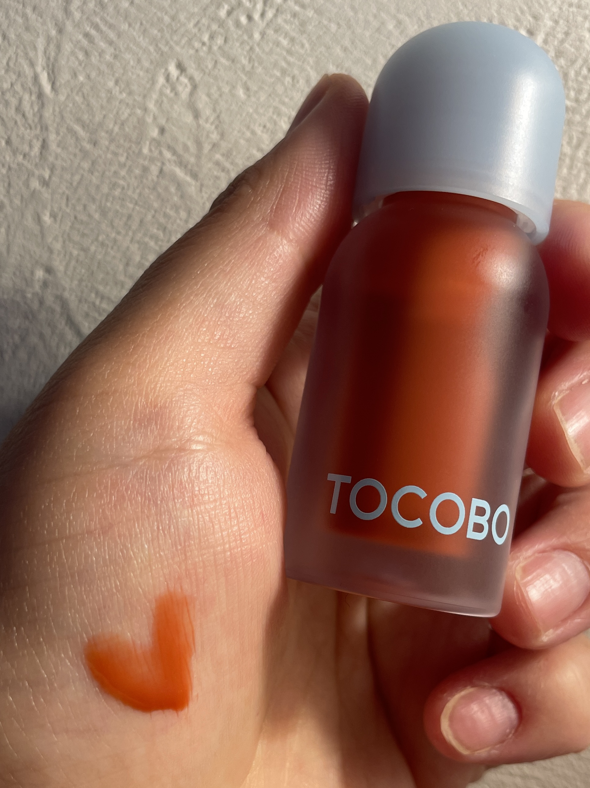 ジューシーベリープランピングリップオイル/TOCOBO/リップグロスを使ったクチコミ（2枚目）