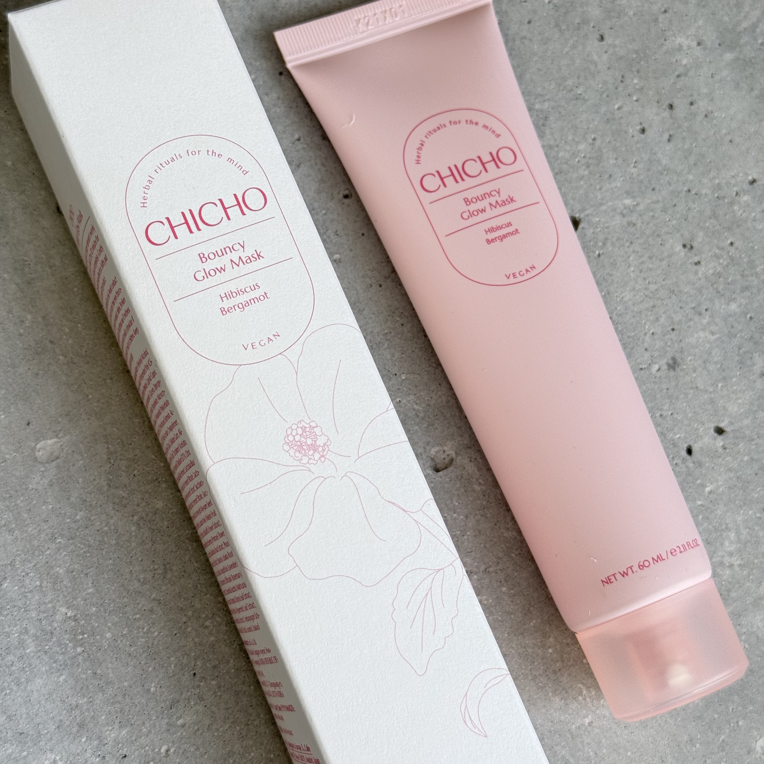 CHICHO バウンシーグローマスクのクチコミ「CHICHO “バウンシーグローマスク”

塗って剥がす可愛いぴんくのコラーゲンクリームパック.....」（3枚目）