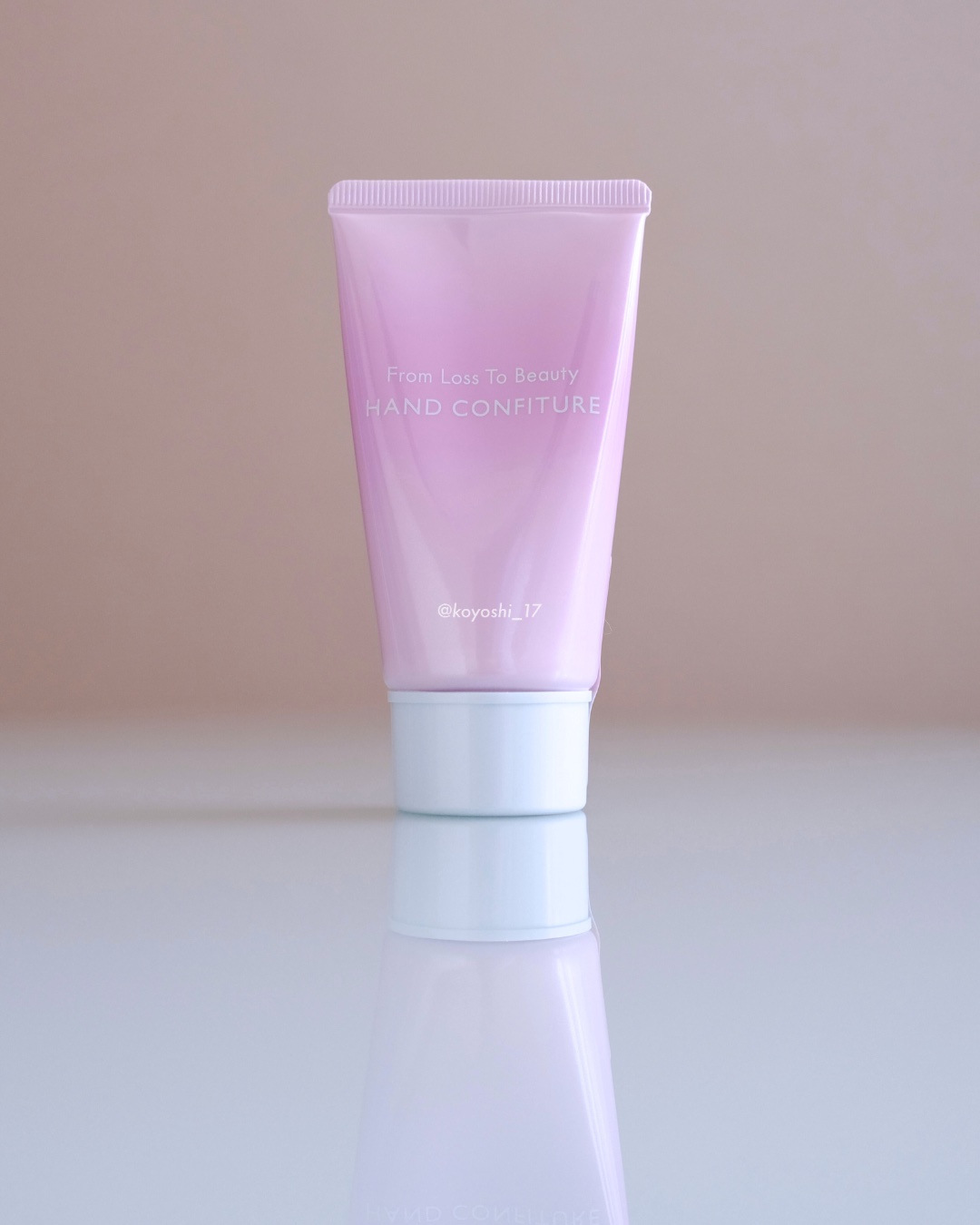 みんな知ってた？POLAのハンドクリームがいい匂いすぎる🫨アールグレイとぶどうの香り☕️

ぜひチューブタイプがあるうちにチェックして！

春のソワソワした気持ちもリフレッシュできそう🌿新生活のお守りアイテムにおすすめだよ💐

••┈