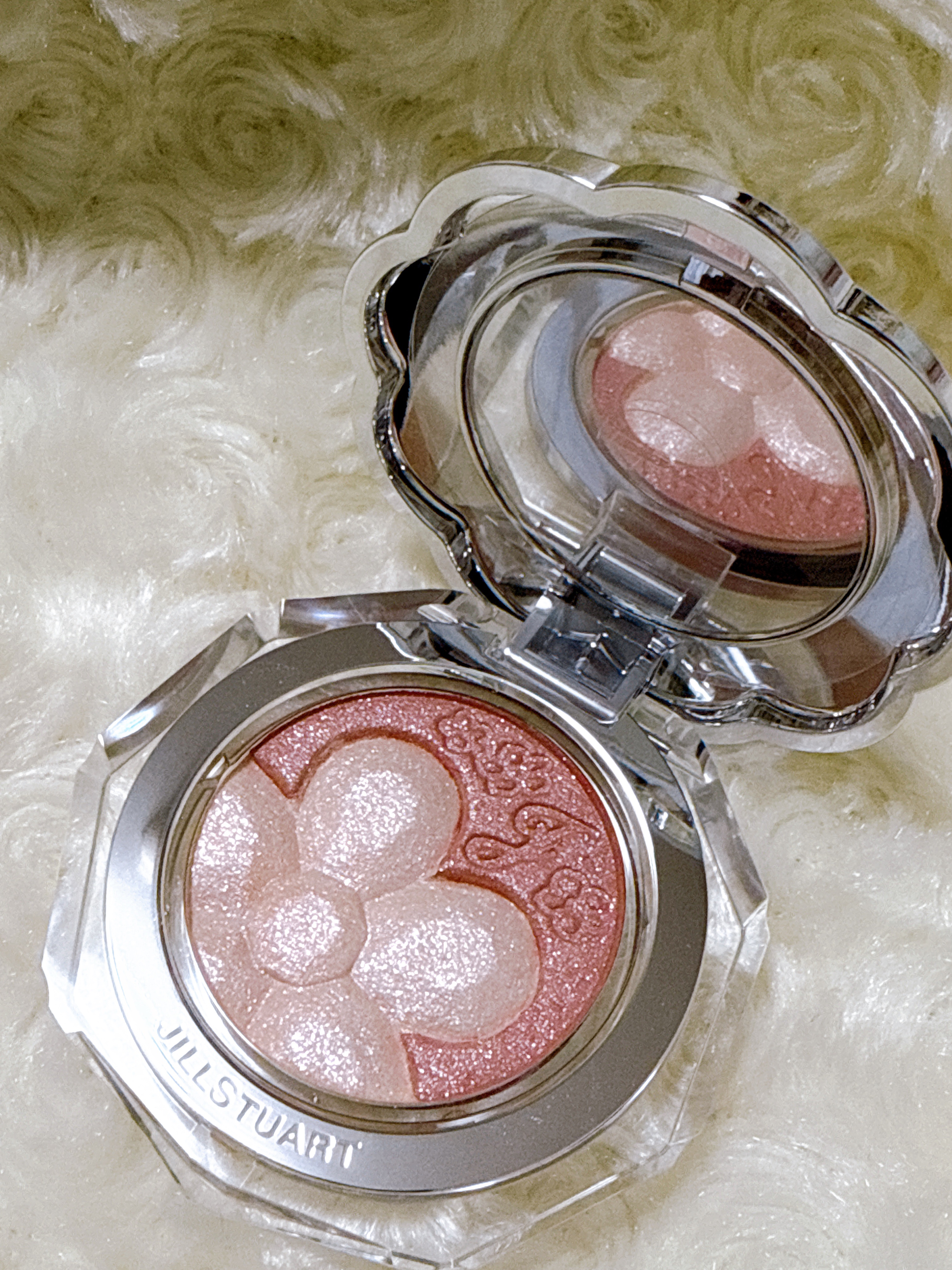 ジルスチュアート クリスタルブルーム ペタルクチュールアイズ デュオ 03 eternal dazzle petals/JILL STUART/アイシャドウパレットを使ったクチコミ（2枚目）