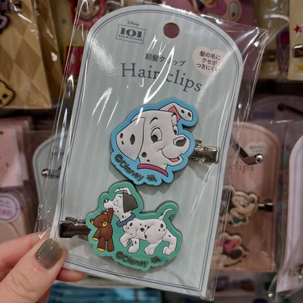 DAISO 前髪クリップのクチコミ「ディズニーの【前髪クリップ2P】
DAISOで110円で買えるんです!!
SNSでもコスパよ.....」(2枚目)