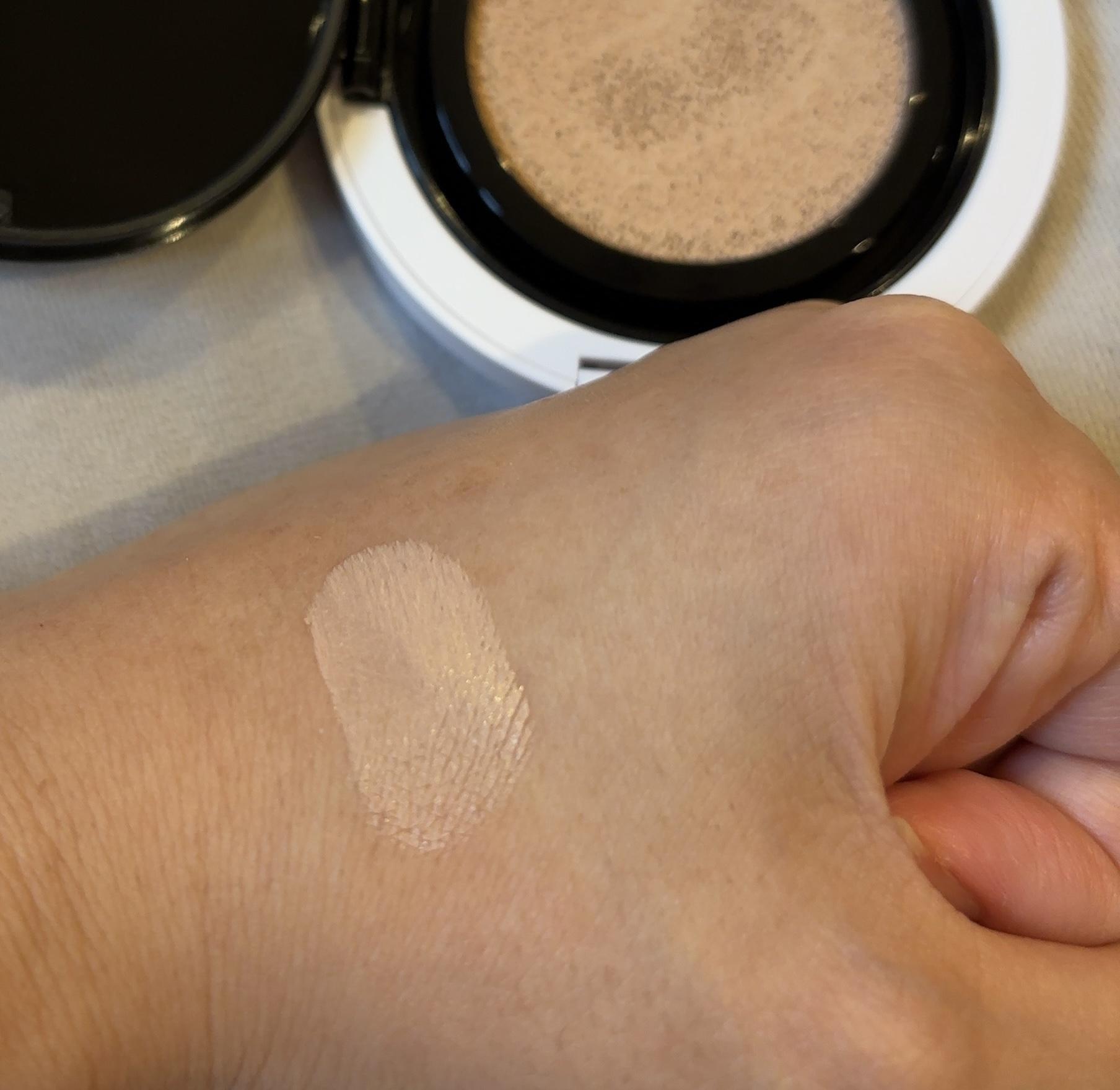 NARS ライトリフレクティング セラムクッション