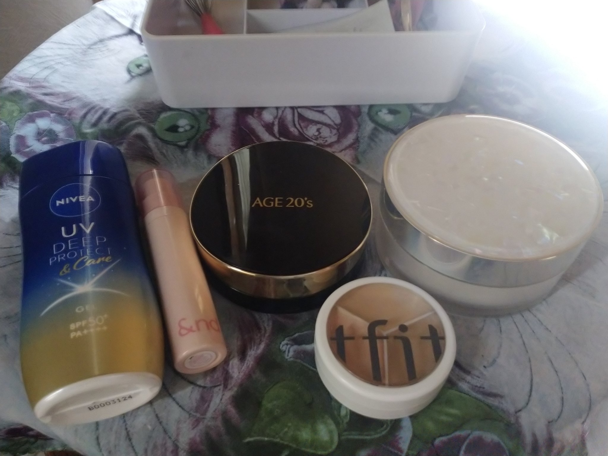 MINI NINE-COLOR EYESHADOW PALETTE/DIKALU/アイシャドウパレットを使ったクチコミ（1枚目）