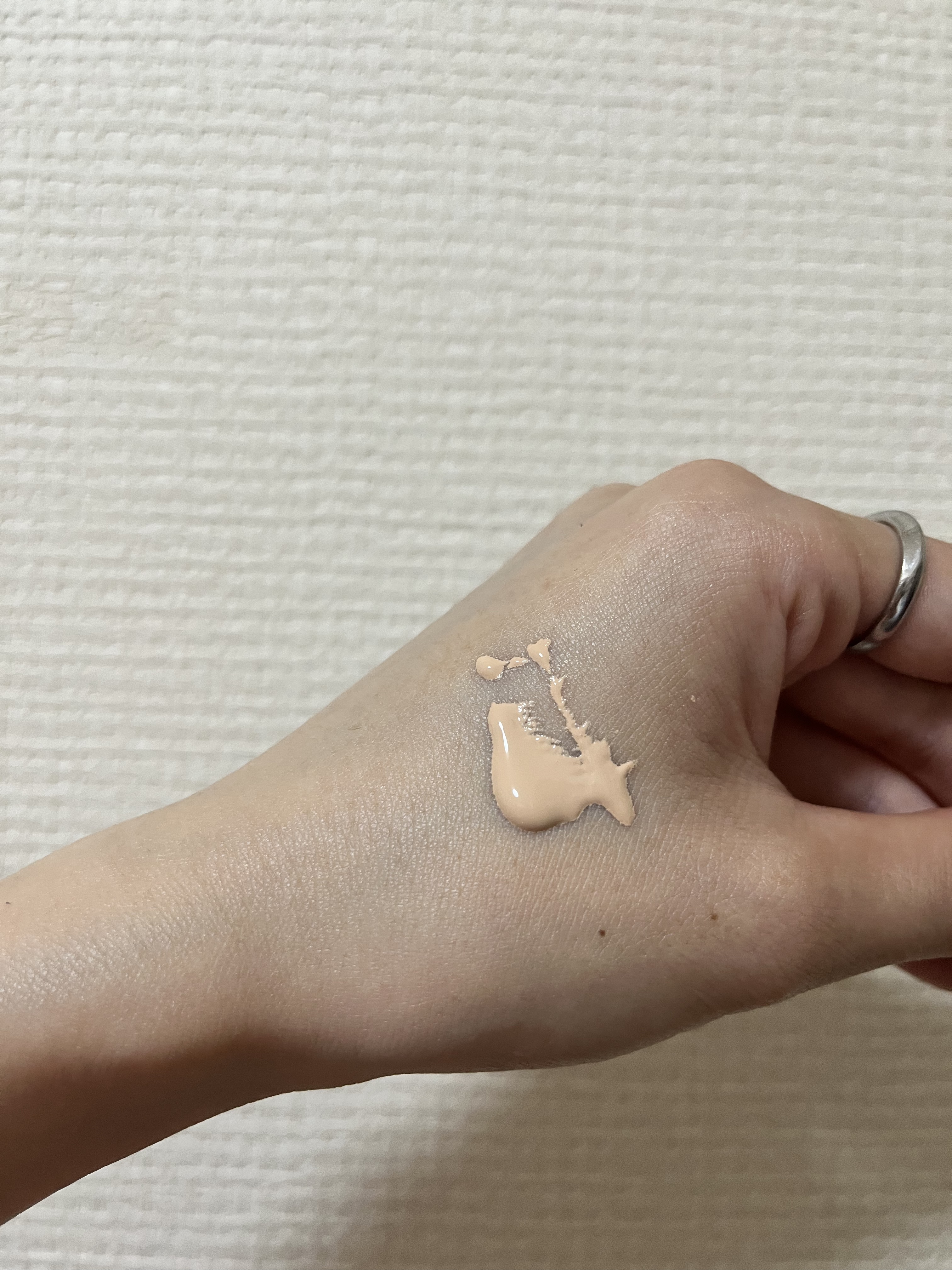 マットシフォン UVリキッドファンデ/KiSS/リキッドファンデーションを使ったクチコミ（2枚目）