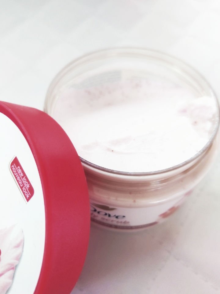 ダヴ ふわとろクリーミースクラブ ザクロ＆シアバター/ダヴ/ボディスクラブを使ったクチコミ（3枚目）