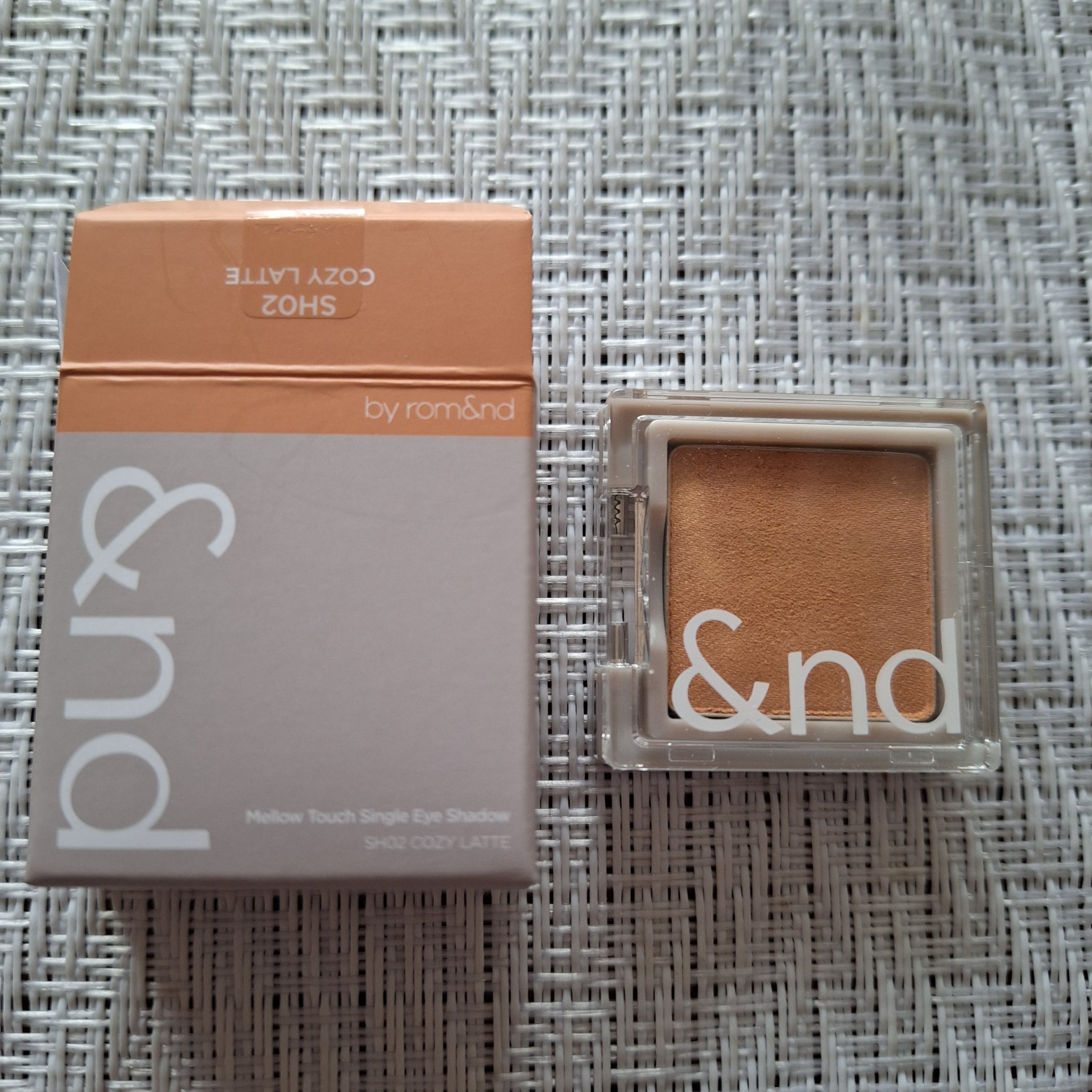 メロウタッチシングルアイシャドウ/&nd by rom&nd/単色アイシャドウを使ったクチコミ（1枚目）