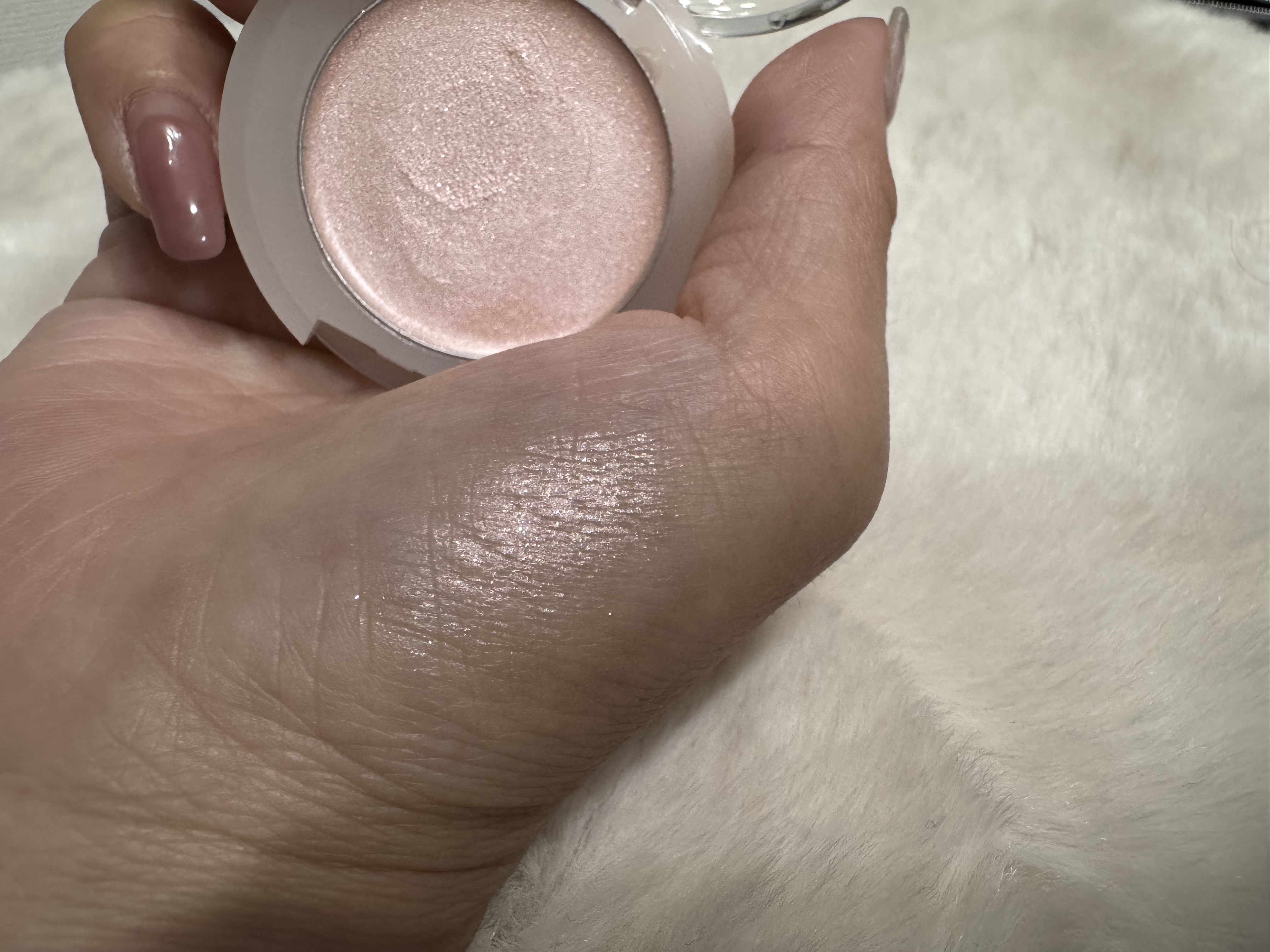 シャインハイライターバーム/hana by hince/クリームハイライトを使ったクチコミ（2枚目）