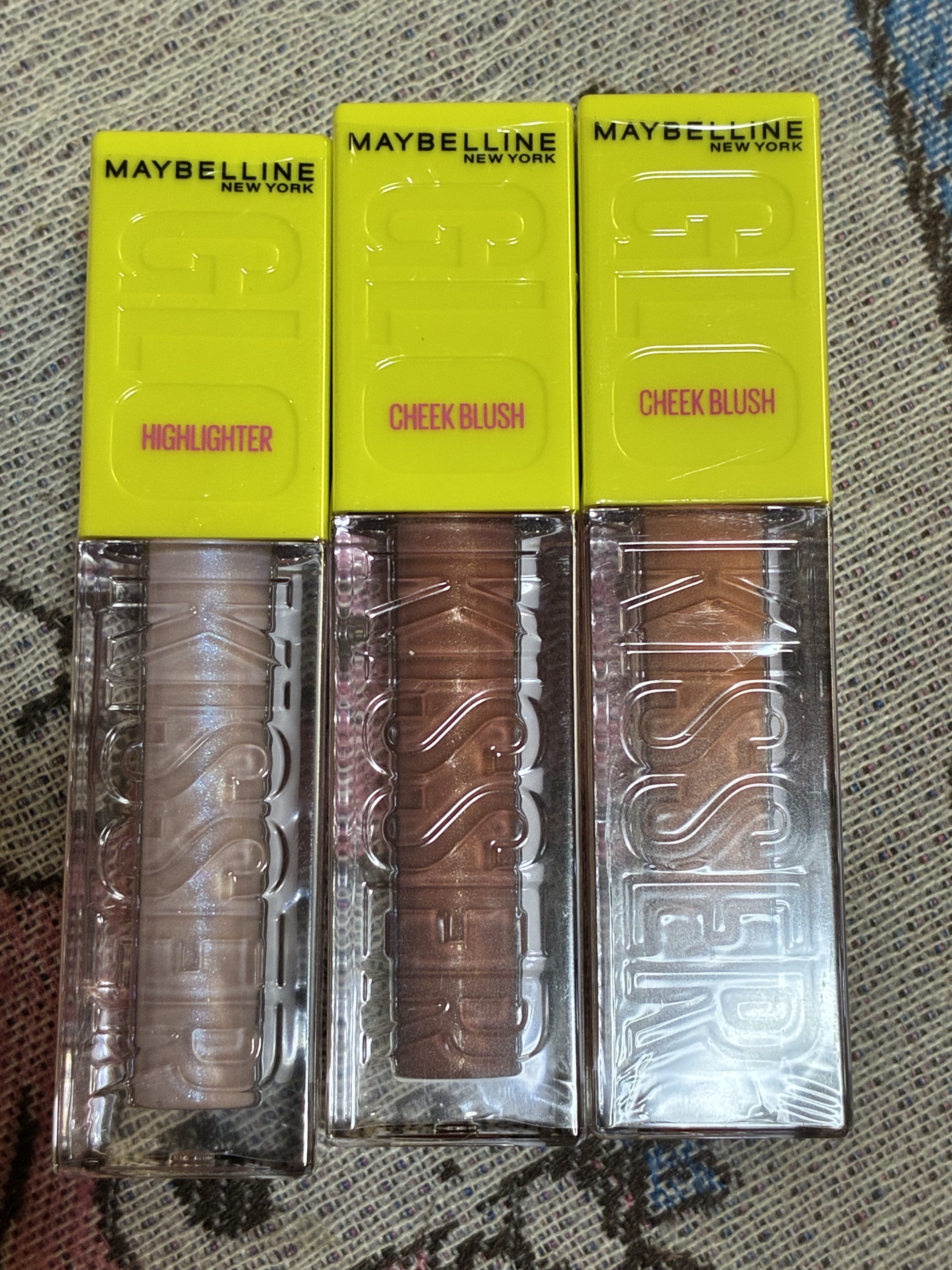 グローキッサー チークブラッシュ／グローキッサー ハイライター 25 秘めた心のブルーラメ/MAYBELLINE NEW YORK/リキッドチークを使ったクチコミ（2枚目）