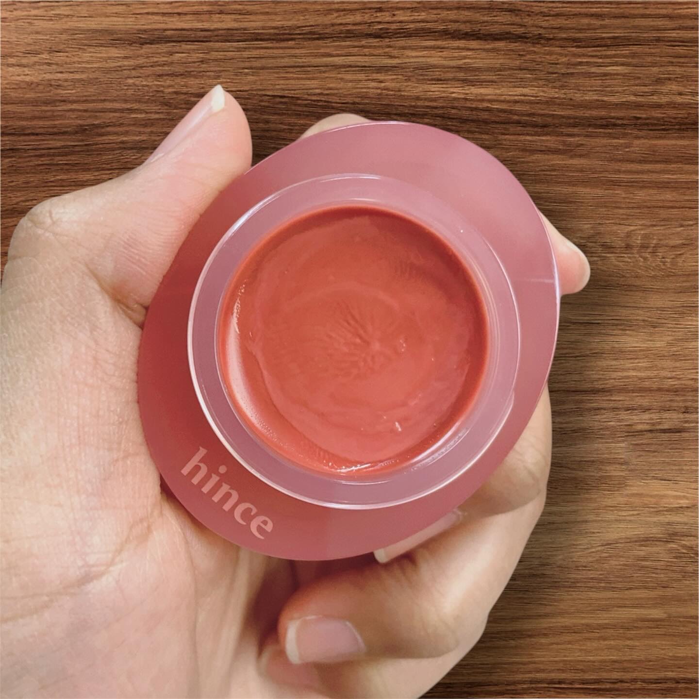 ロウグロウデューイーボール 05 ハグデュー/hince/リップバームを使ったクチコミ（2枚目）