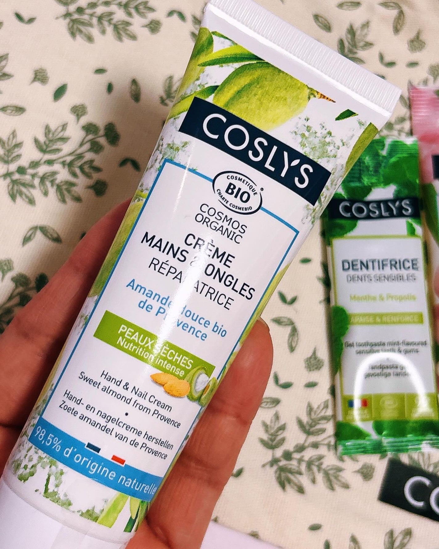 COSLYSネイル&ハンドクリーム スウィートアーモンド/コスリス/ハンドクリームを使ったクチコミ(2枚目)