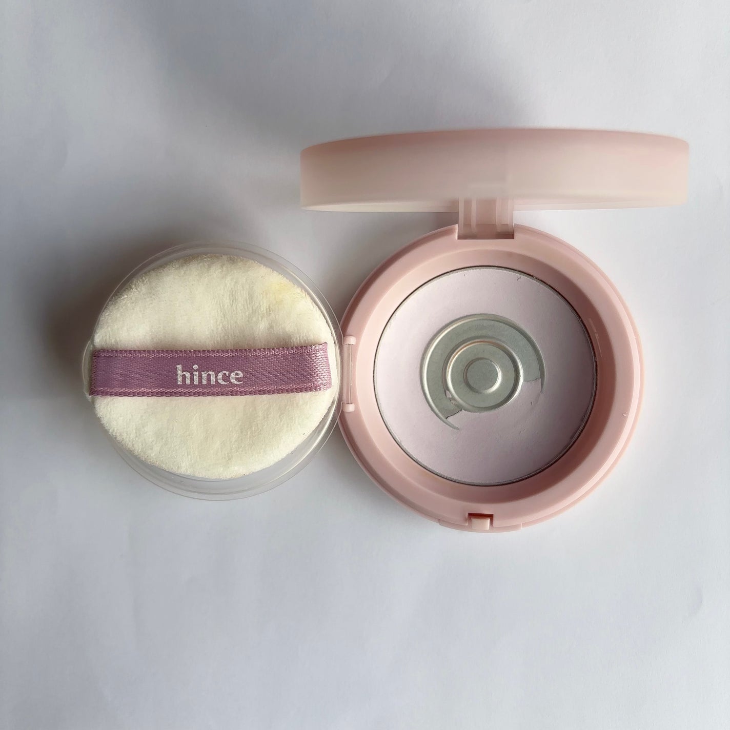 セカンドスキンエアリーパウダー/hince/プレストパウダーを使ったクチコミ(2枚目)