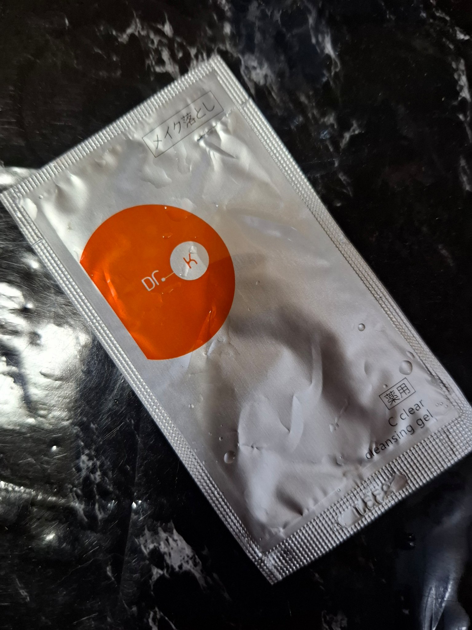 ドクターケイ 薬用Cクリアクレンジングジェルのクチコミ「サンプルで貰ったのを使いました！
中身は綺麗な鮮やかオレンジのクリアクレンジングジェル
メイク.....」（1枚目）