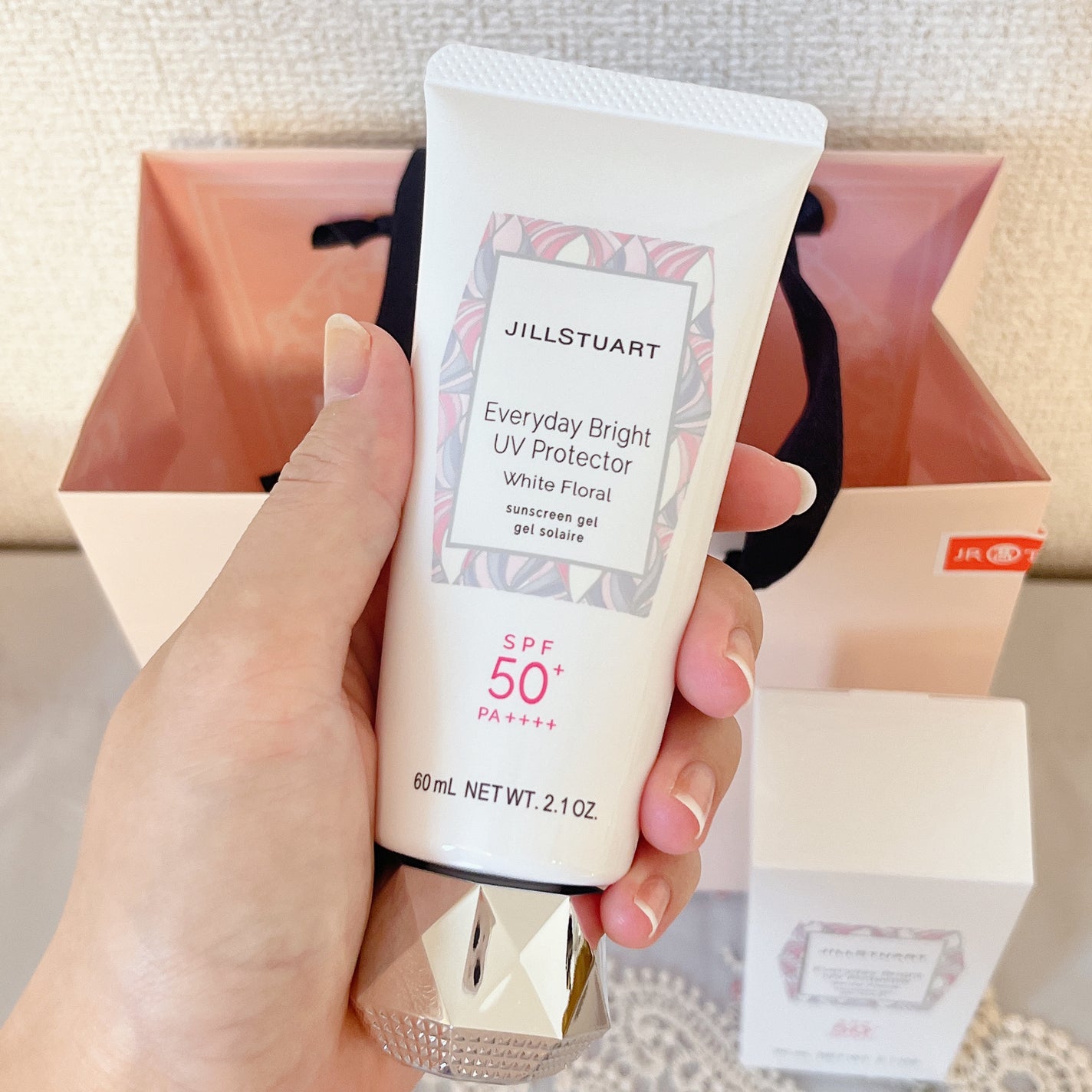 エブリデイブライト UVプロテクター ホワイトフローラル/JILL STUART/日焼け止めジェルを使ったクチコミ(2枚目)