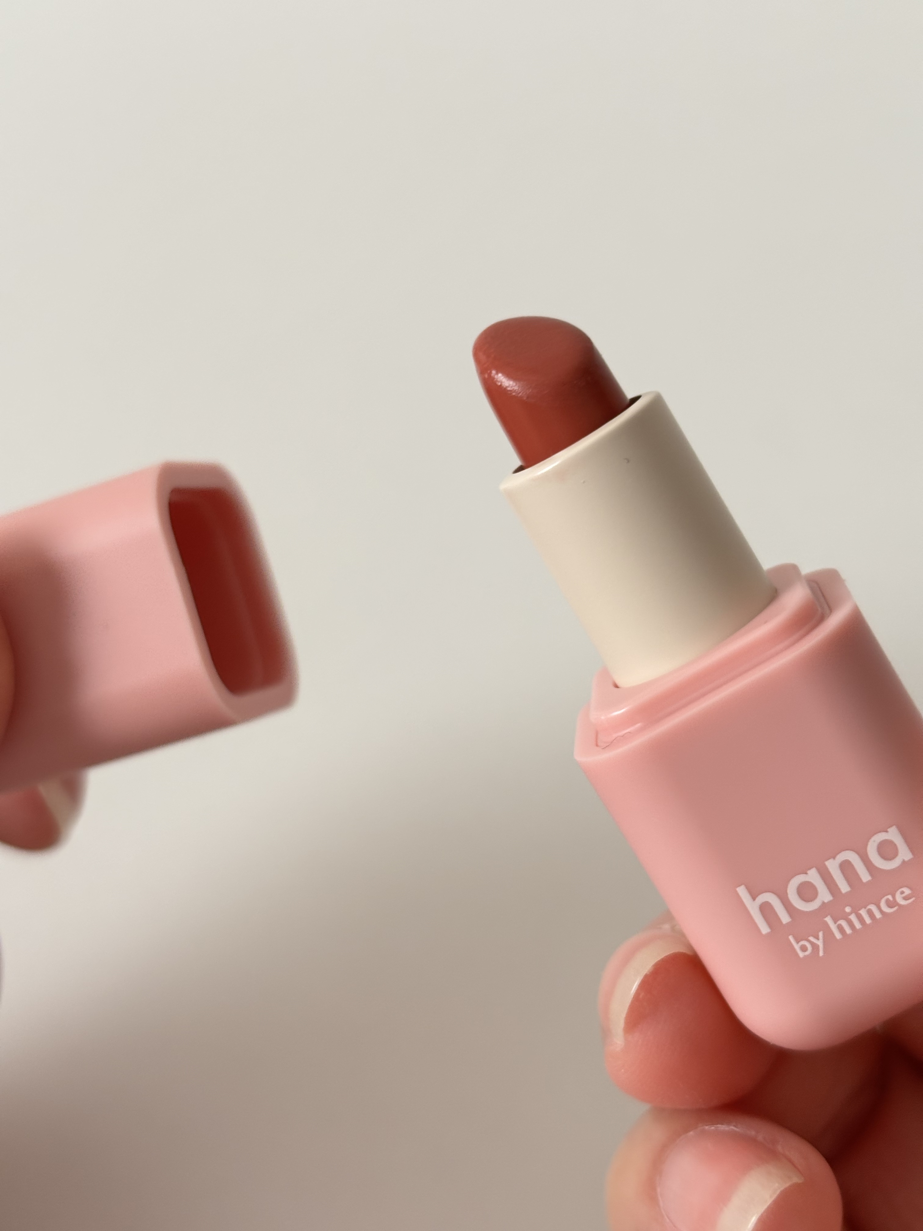 シアーグラスリップスティック 01 モモ/hana by hince/口紅を使ったクチコミ（2枚目）