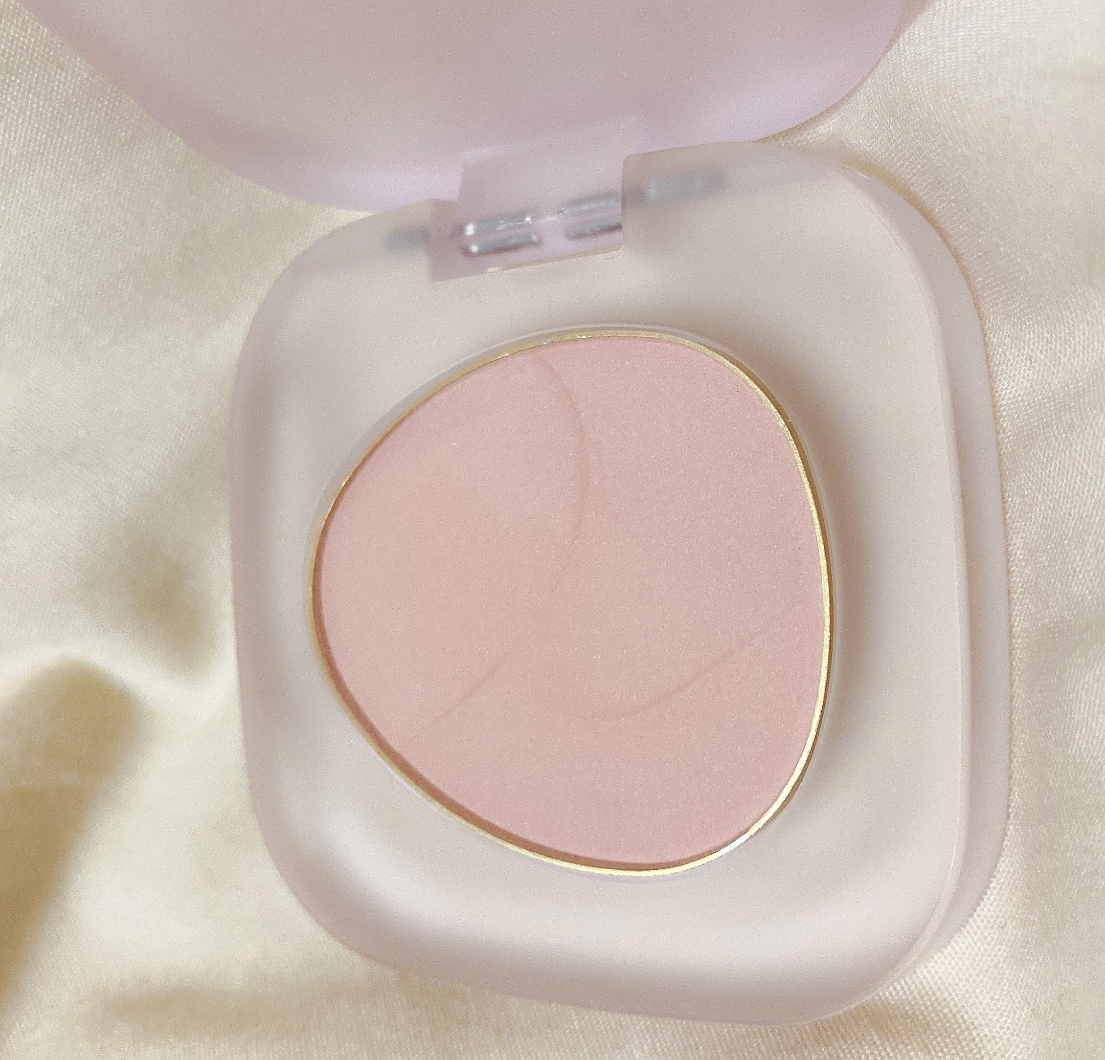 トーン ペタル フロート ブラッシュ/to/one/パウダーチークを使ったクチコミ（1枚目）