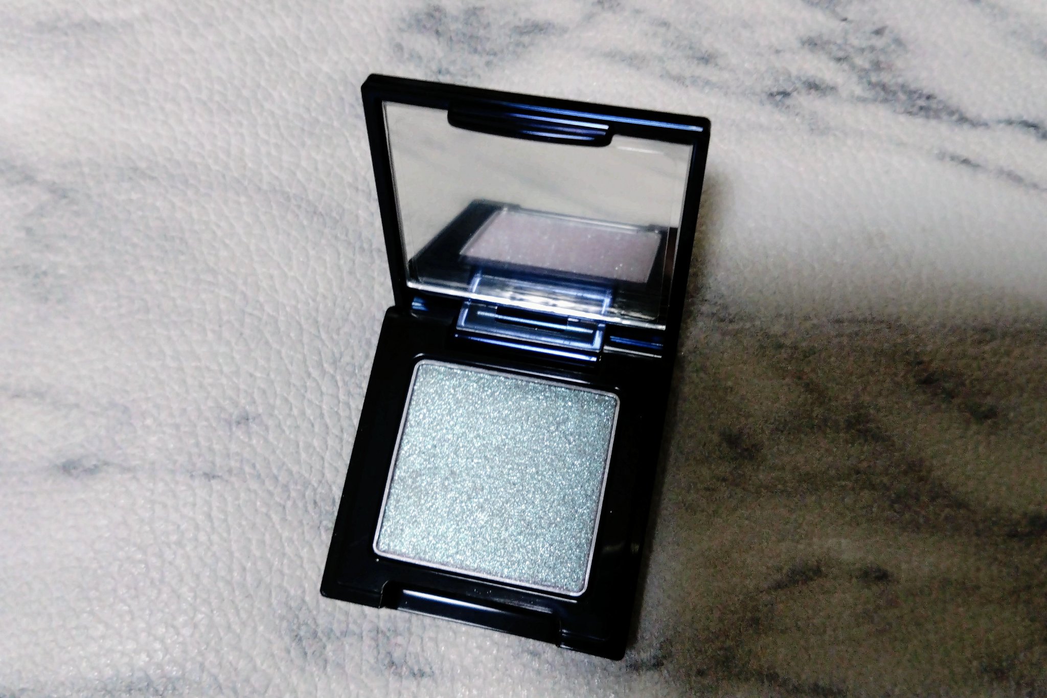 ラズル アイカラー/エレガンス ラズル /単色アイシャドウを使ったクチコミ（2枚目）