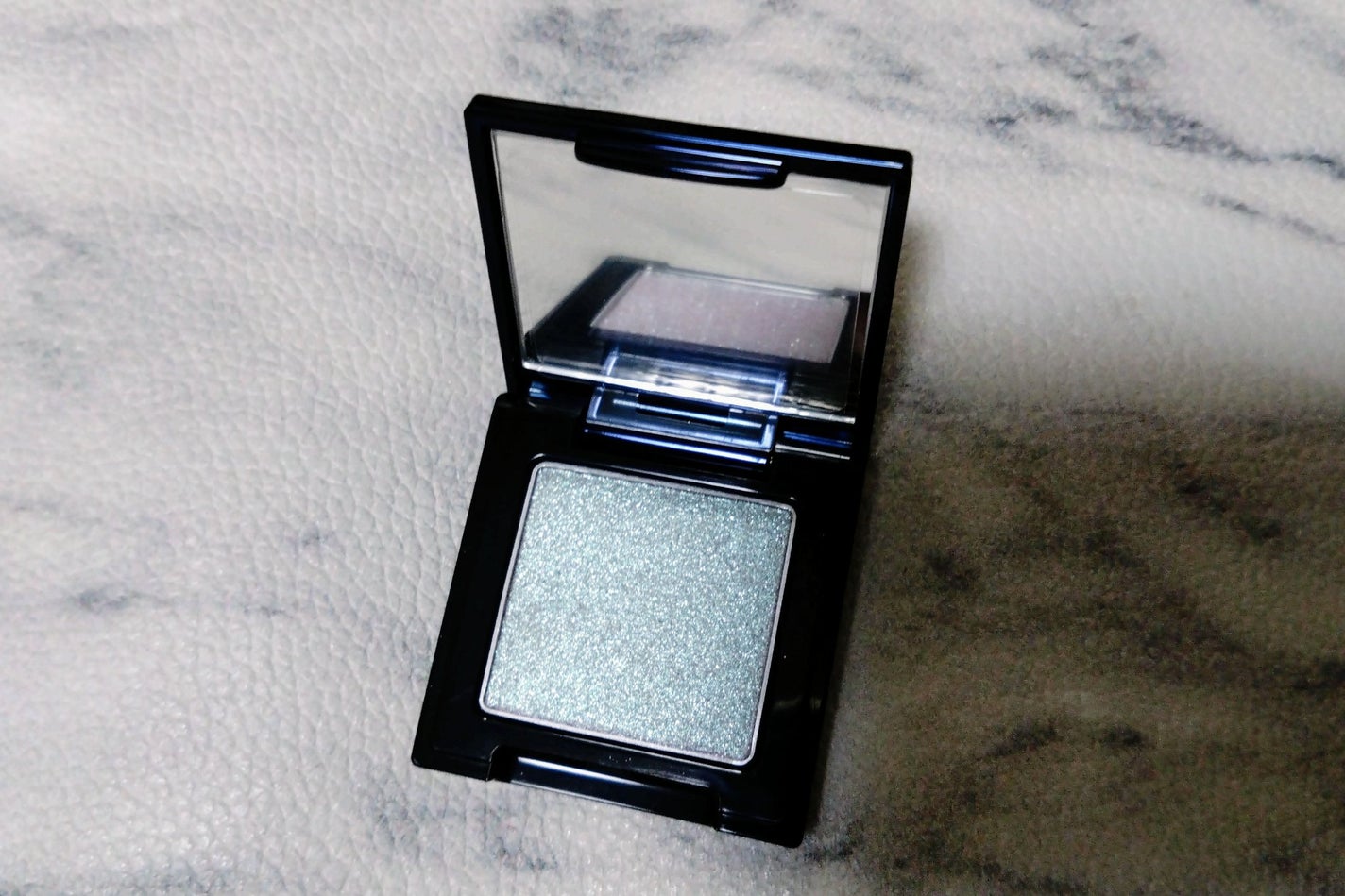 ラズル アイカラー/エレガンス ラズル /単色アイシャドウを使ったクチコミ(2枚目)