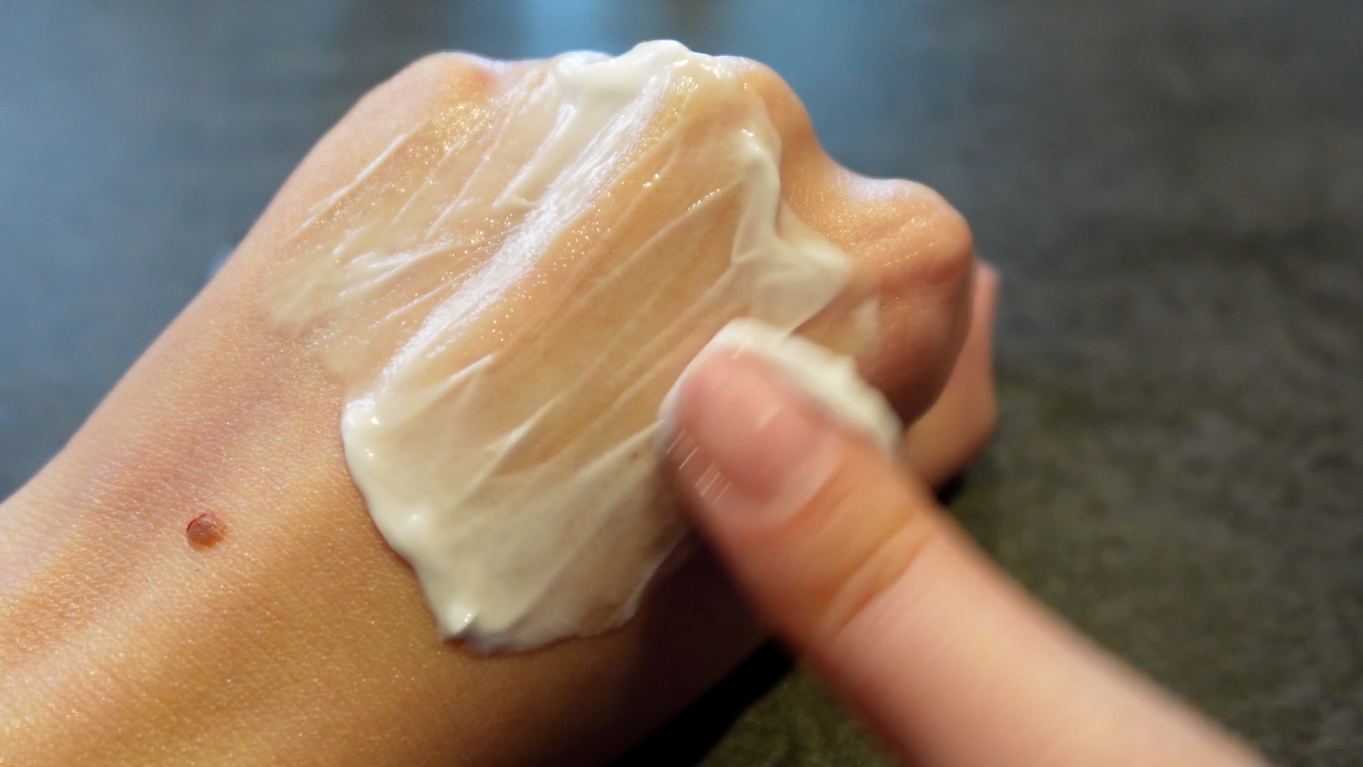 バストビューティーパーミングクリーム/b.clinicx/バストケア・ヒップケアを使ったクチコミ（3枚目）