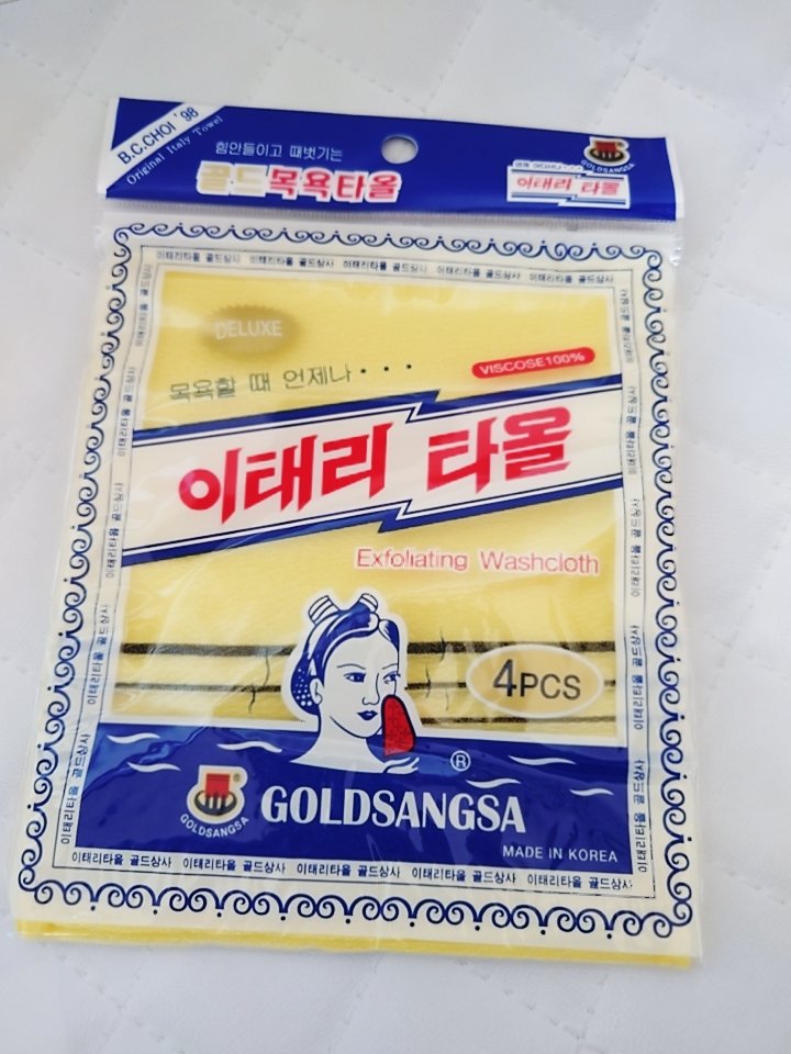 🇰🇷GOLDSANGSA　角質ケア用ウォッシュクロス🇰🇷
iHerb🌿購入品👛
韓国式垢すりみたいなやつです。
パケがカワイイですよね❤(ӦｖӦ｡)

12cm×12cmのクロスで袋になっています
固めで薄め
4枚入りで450円