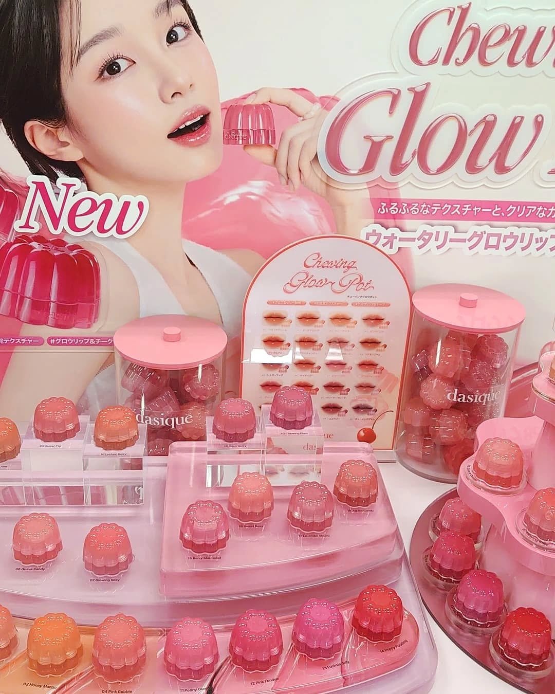 ドンコス フェスティバル2025SSのプレス関係者向け展示会で気になったアイテムを紹介します😊

dasiqueのチューインググロウポット💗
ゼリーのようなパッケージがめちゃくちゃ可愛い❣
商品自体もプルントしていて、発色も◎これは全色
