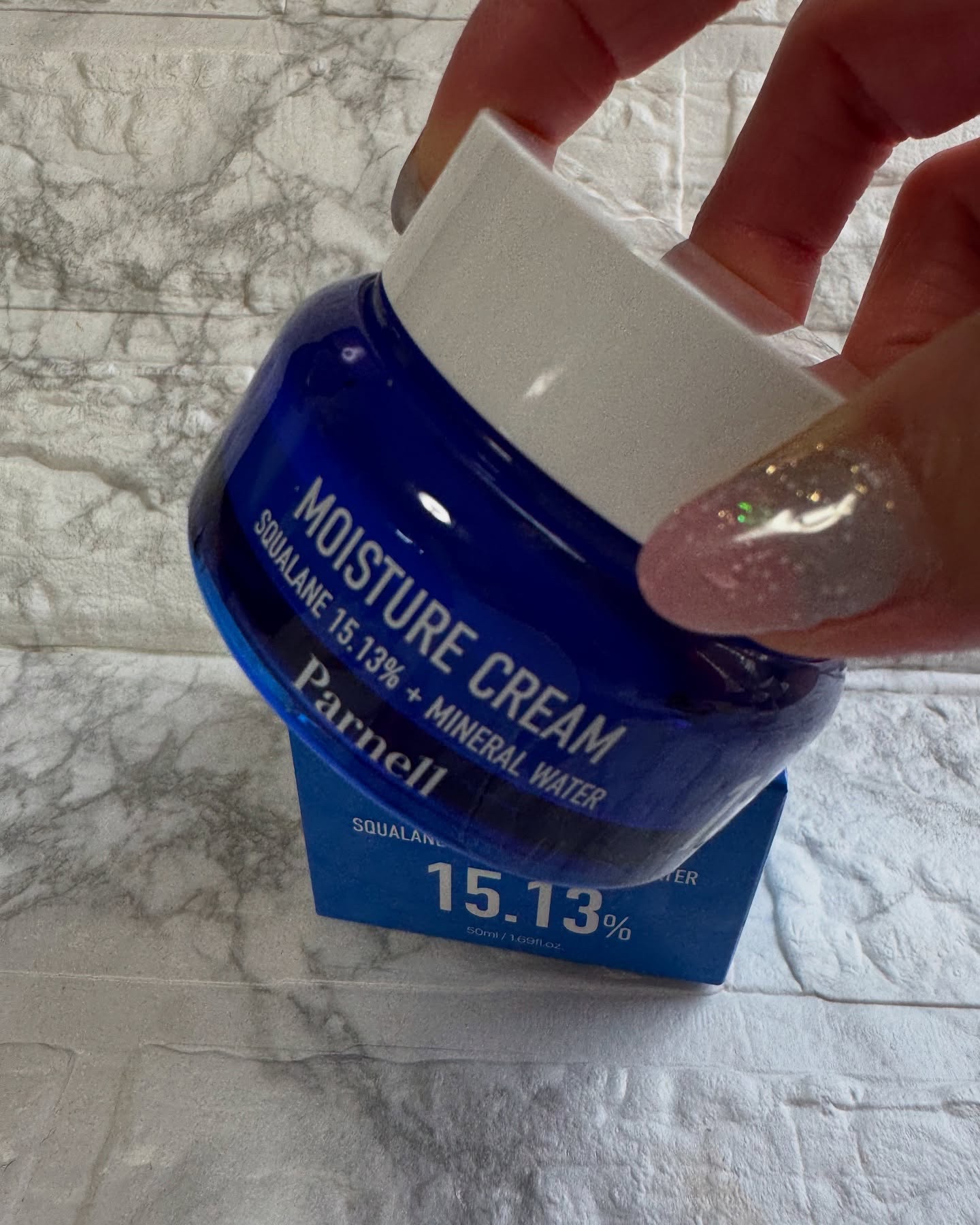 Parnellスクワラン 15.13 ミネラルウォーター 
保湿ケア クリーム 50ml

モイスチャークリーム。
柔らかいクリームは、肌なじみがよくて、
しっとり潤うよ。
ベタつかないのに、高保湿。

クリームの段階で肌にはたいて使うのが