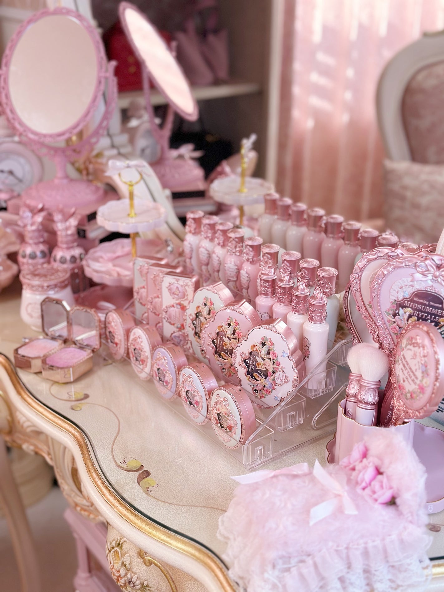 ayumi on LIPS 「myroom🩷🎀🩰🧠💓#コスメ#cosme#コスメオタク#フラ..」(1枚目)