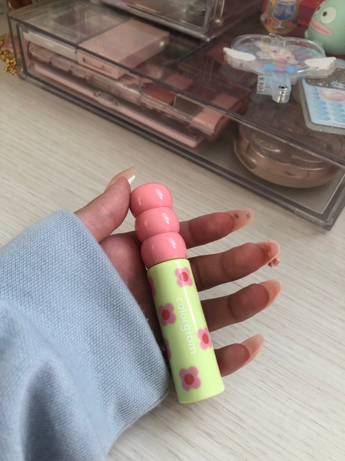 コスメちゃん on LIPS 「面白いリップ買ってみた前ドンキ行って、悩みに悩みまくってパケが..」(1枚目)
