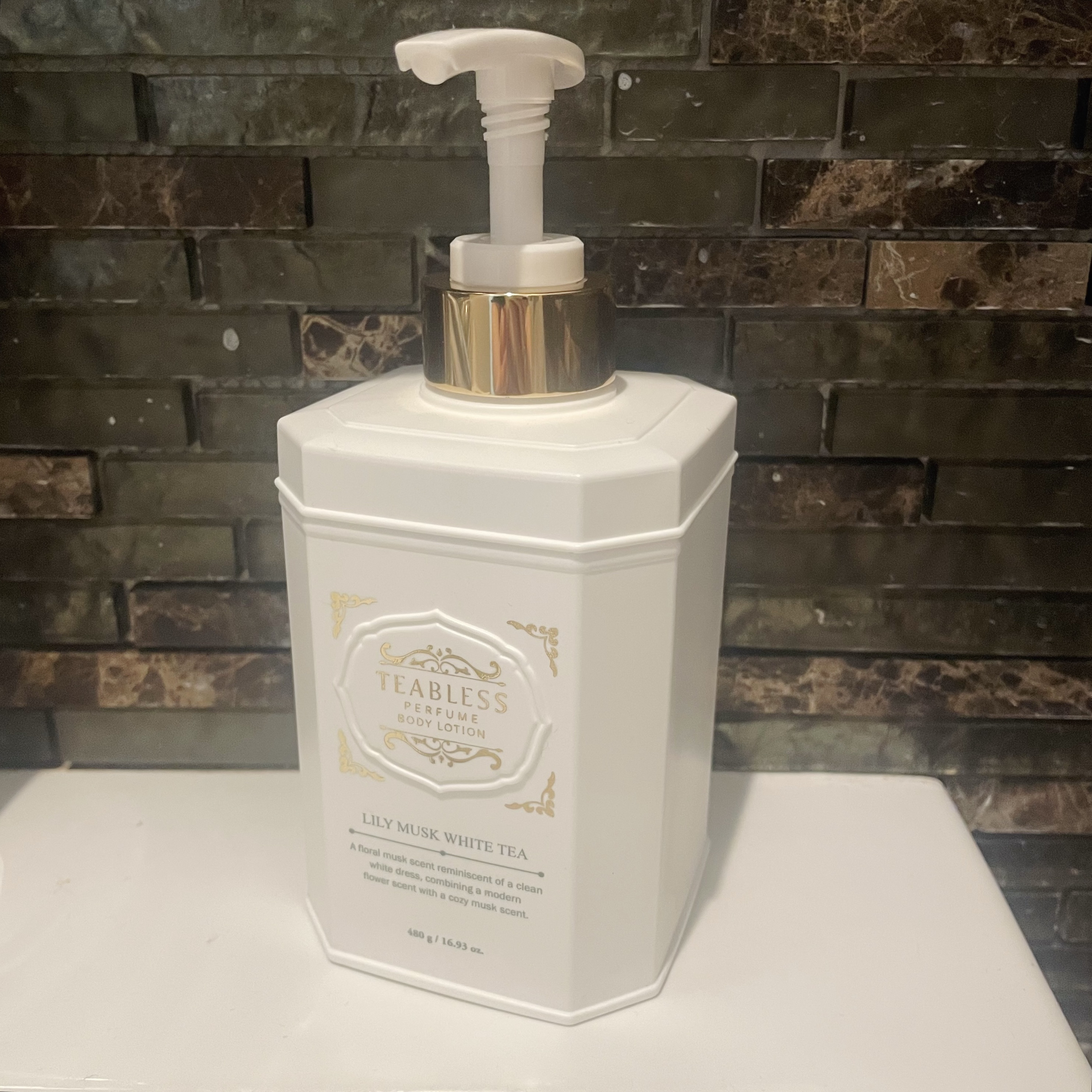 パフュームボディローション リリィムスクホワイトティー/TEABLESS/ボディローションを使ったクチコミ（1枚目）