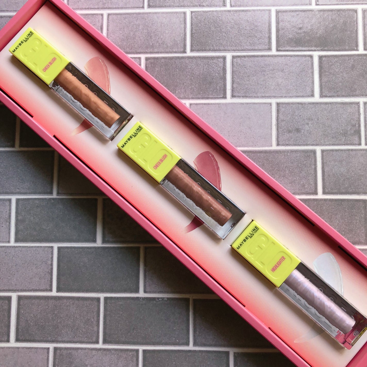 グローキッサー チークブラッシュ/グローキッサー ハイライター/MAYBELLINE NEW YORK/リキッドチークを使ったクチコミ(3枚目)